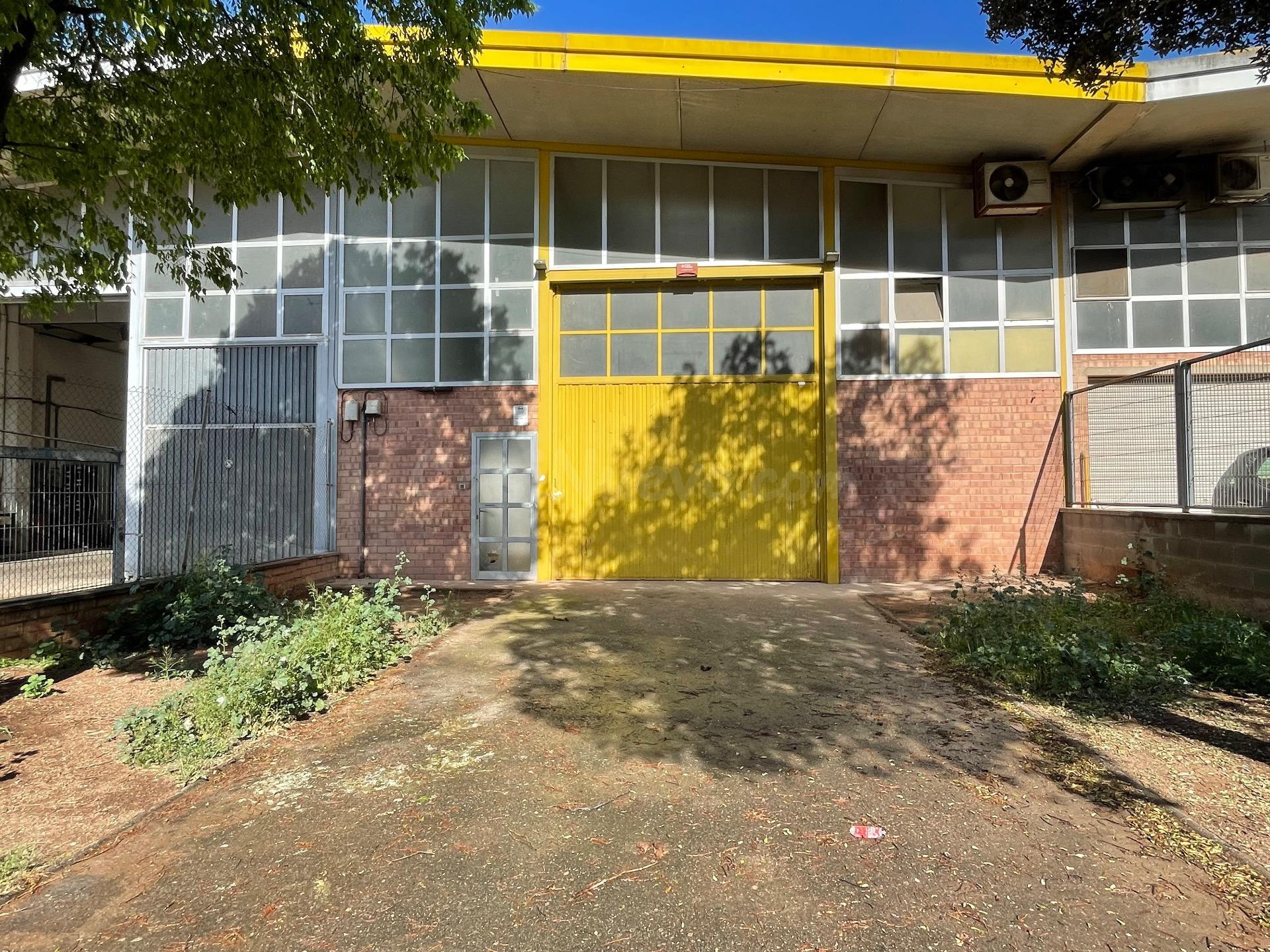 Amplia Nave Industrial en Alquiler en Pujada Roja, Manresa