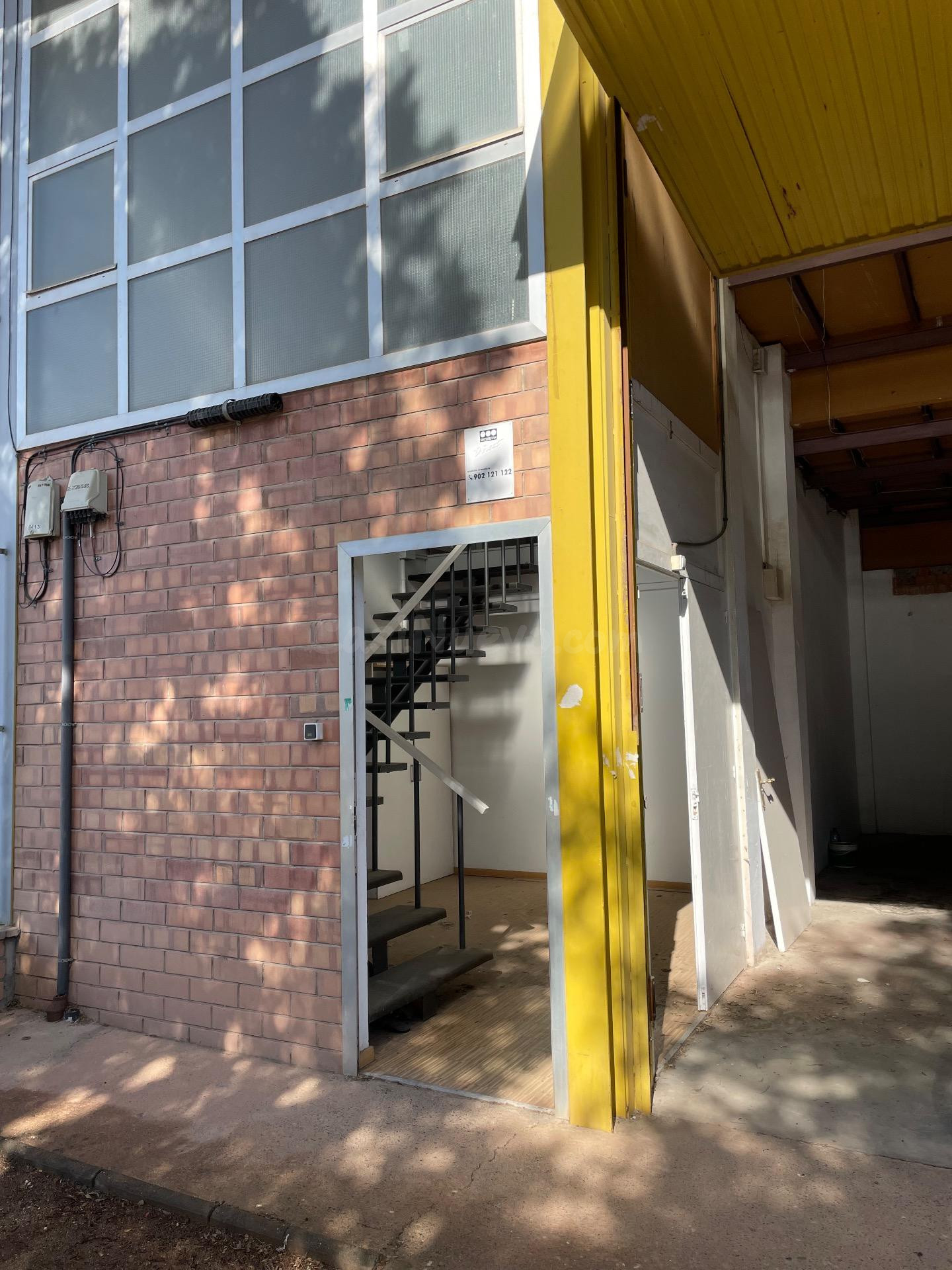 Amplia Nave Industrial en Alquiler en Pujada Roja, Manresa - foto 4