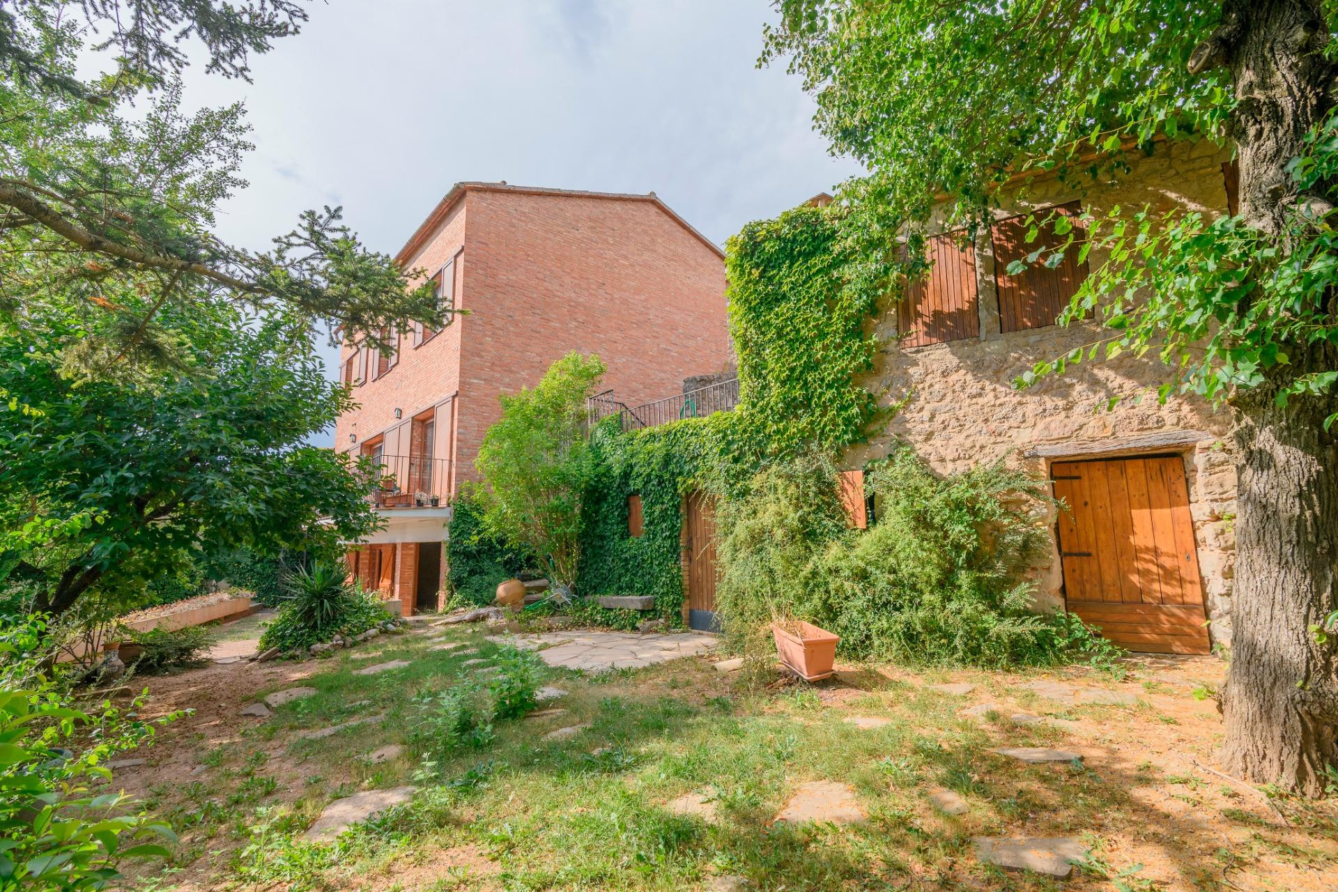 Casa de 5 hab. con jardín, pequeña piscina y estudio indepen - foto 2