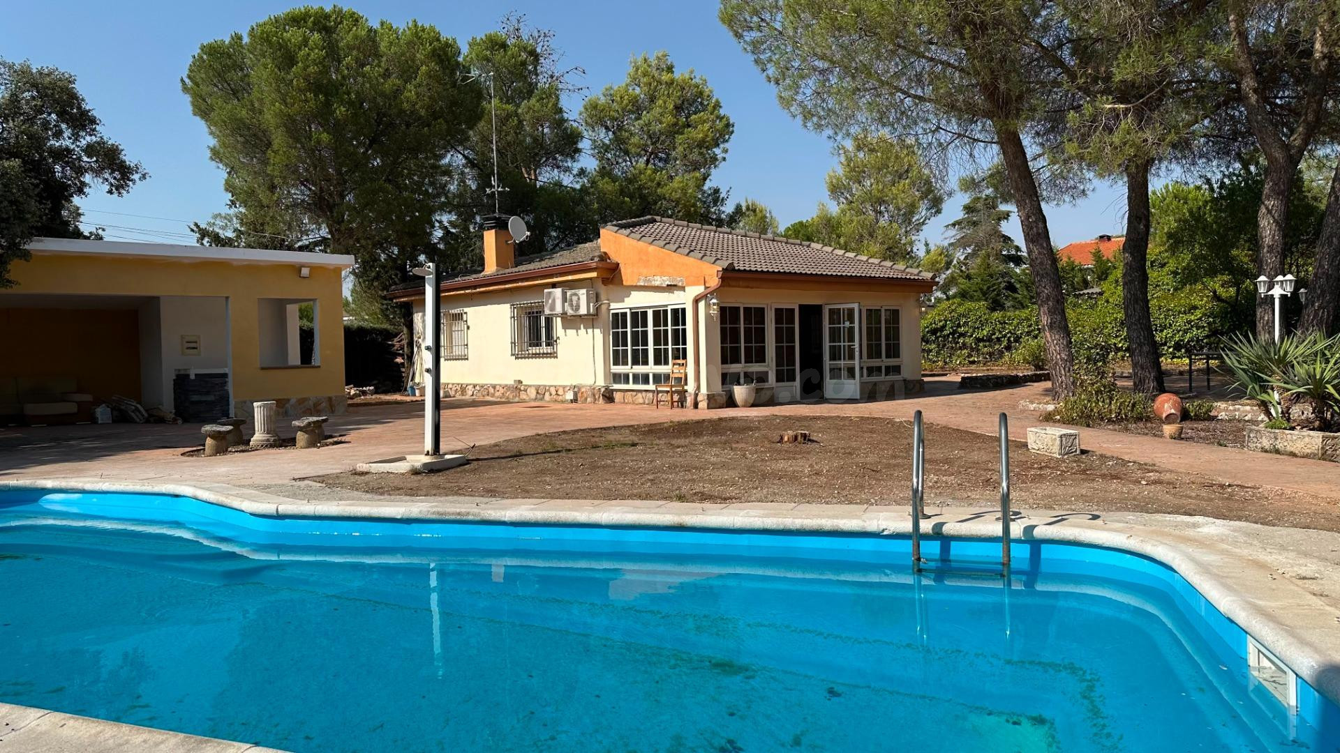 Chalet en venta con piscina en las Villas de Nuevo Baztán