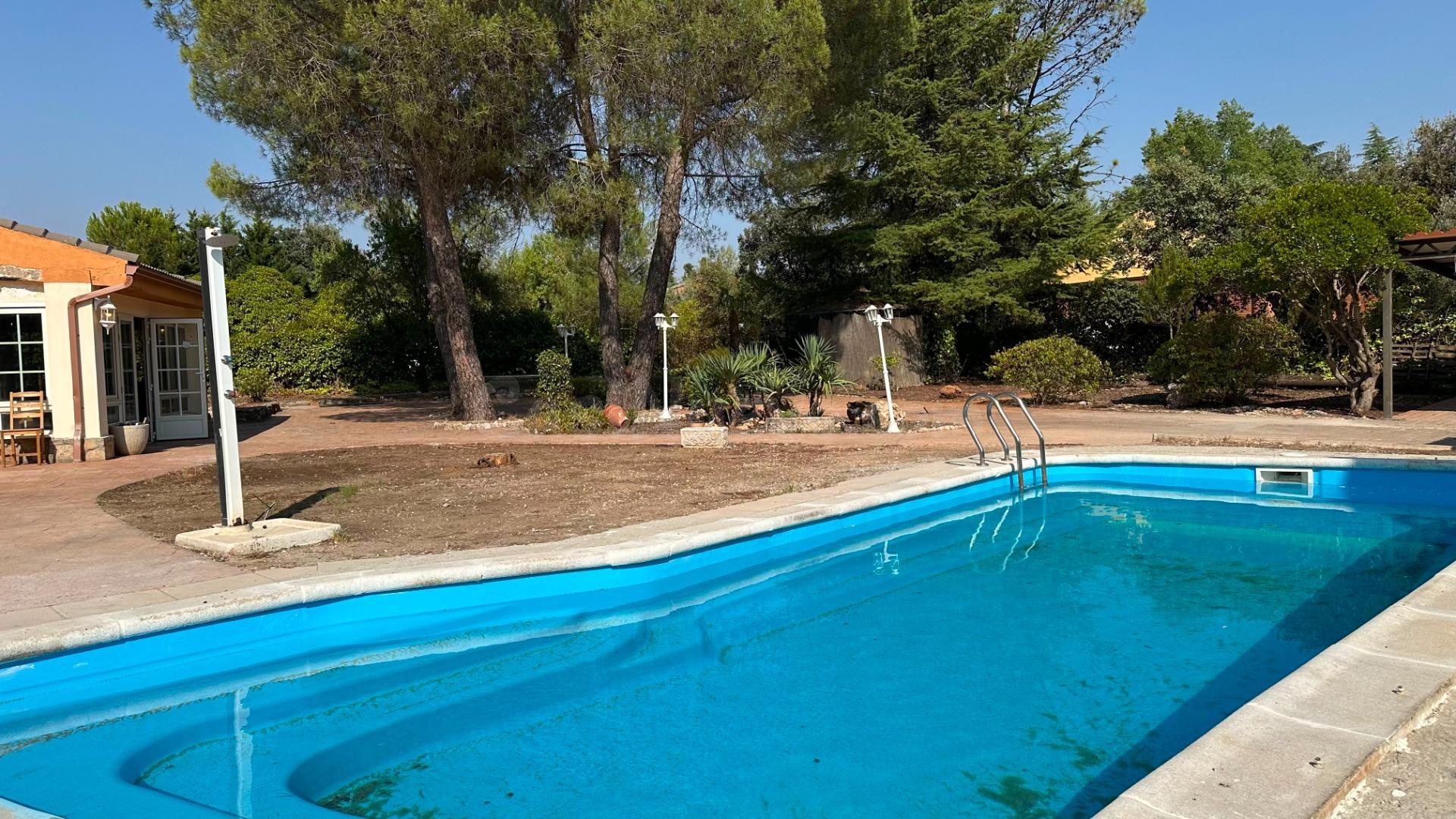 Chalet en venta con piscina en las Villas de Nuevo Baztán - foto 3