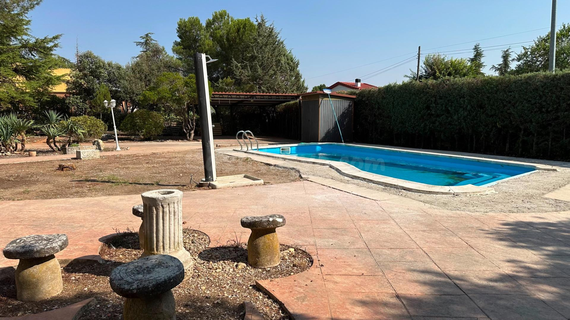 Chalet en venta con piscina en las Villas de Nuevo Baztán - foto 5