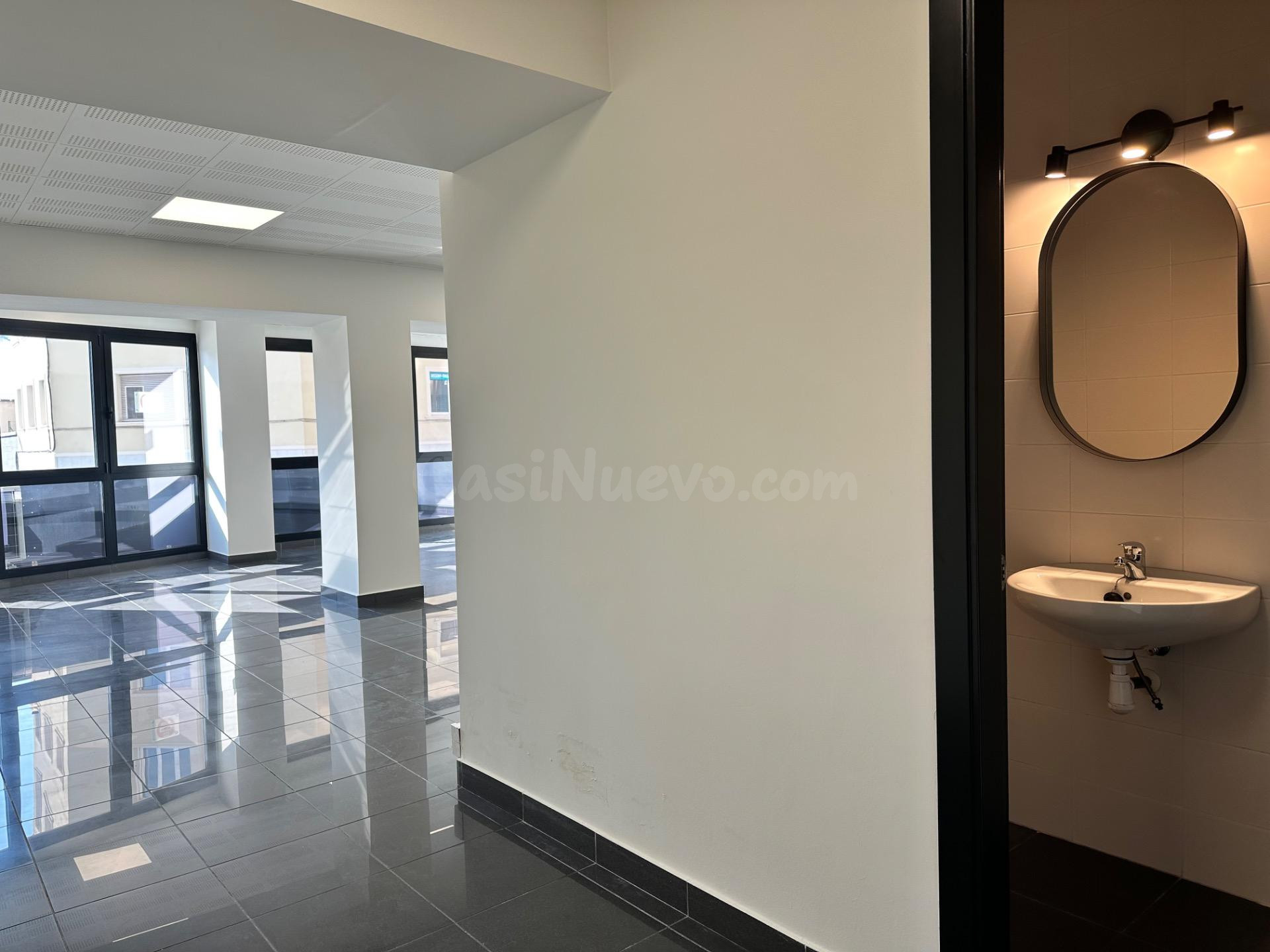 Oficinas en alquiler: ¡¡¡Ubicación Premium para tu negocio!! - foto 2