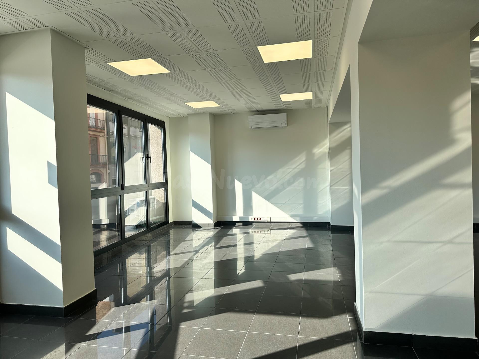 Oficinas en alquiler: ¡¡¡Ubicación Premium para tu negocio!! - foto 5
