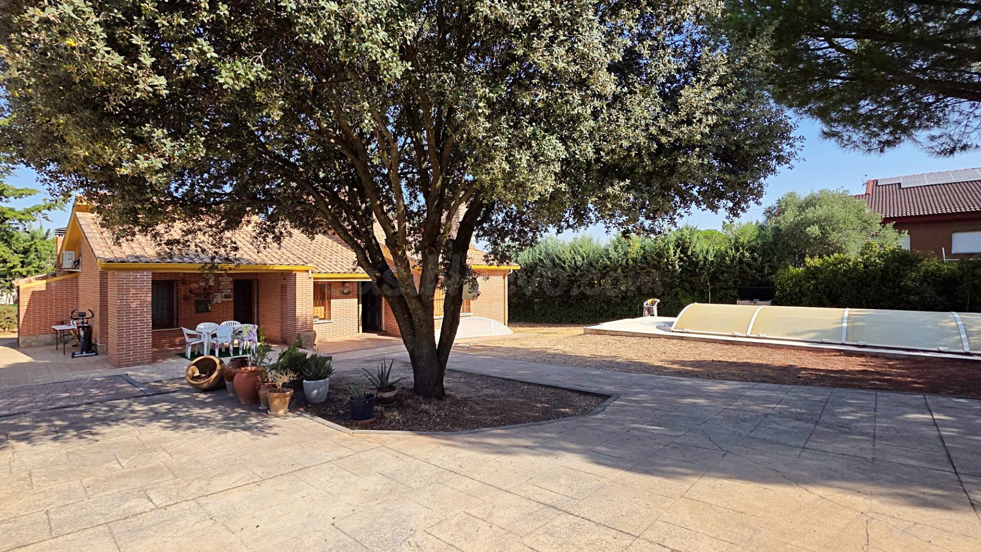 Amplio Chalet con piscina cubierta en Eurovillas