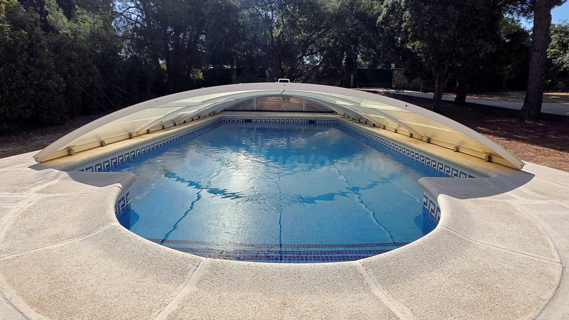 Amplio Chalet con piscina cubierta en Eurovillas - foto 5