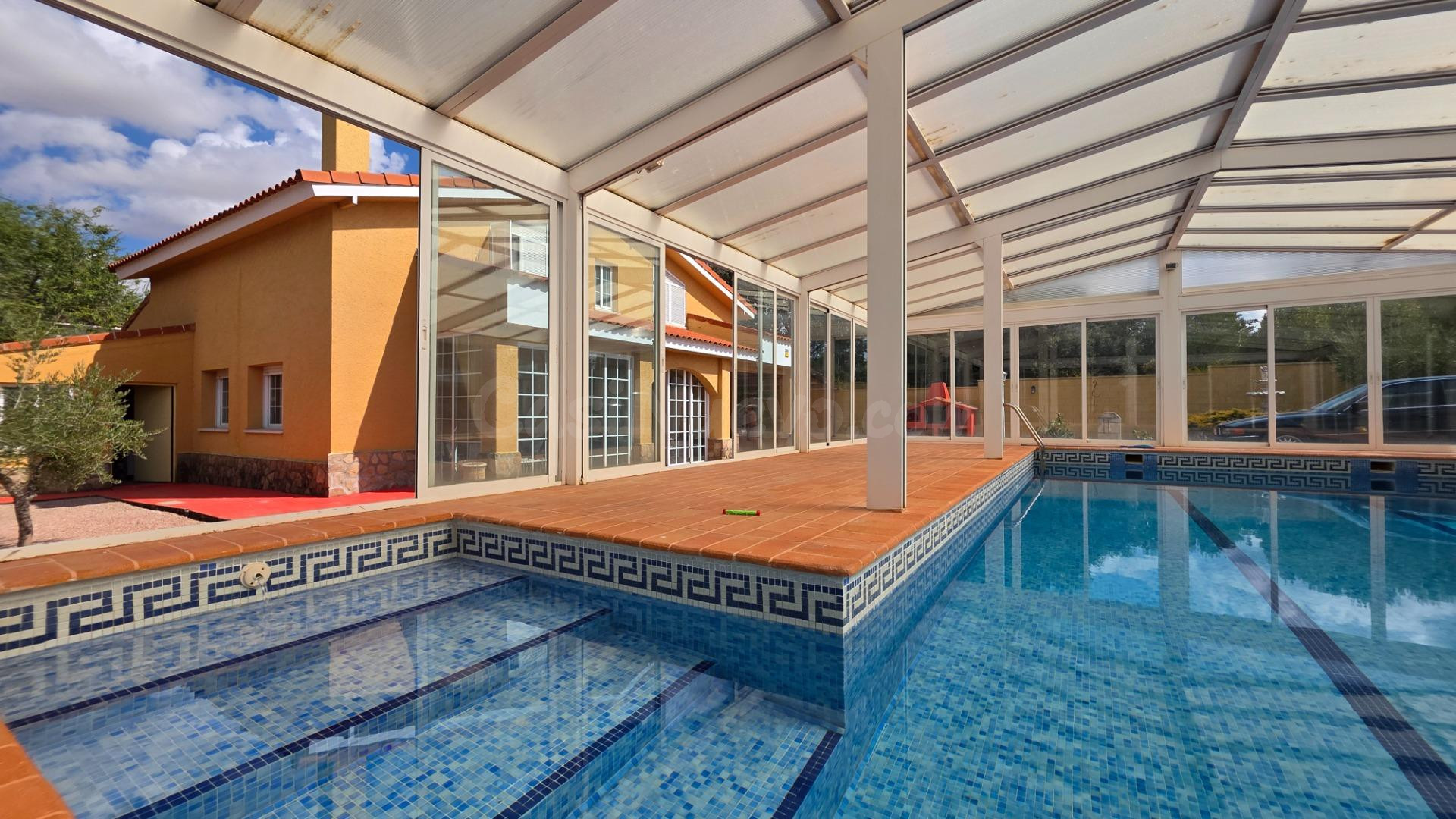 Gran chalet con piscina cubierta