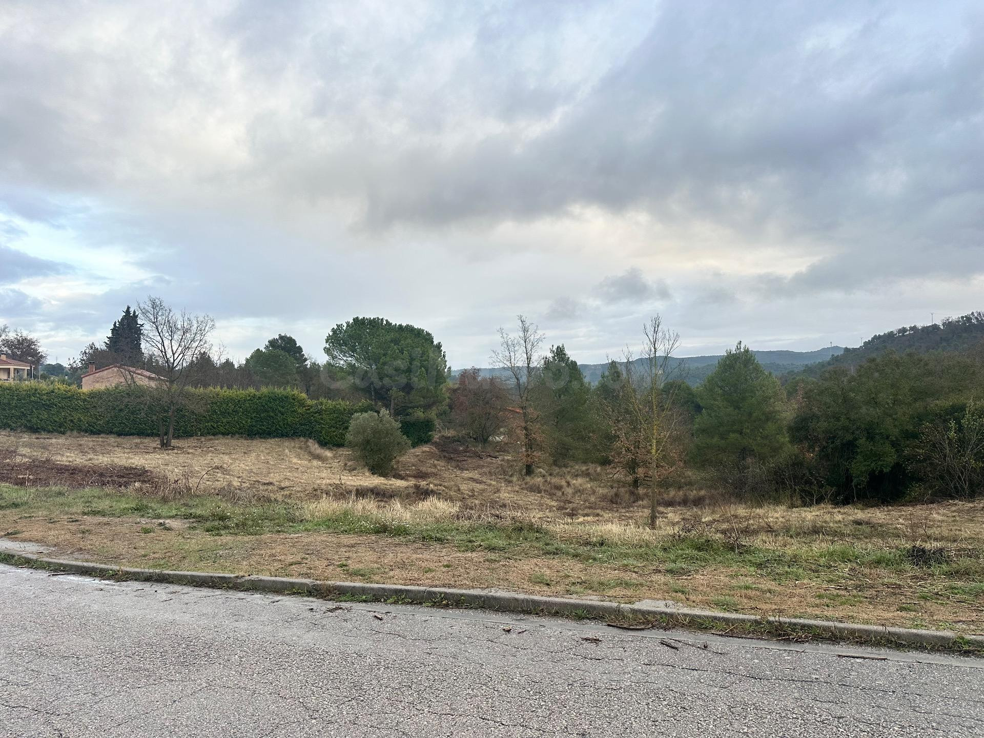 Oportunidad en Aguilar de Segarra: Magnífica parcela de suelo urbano en proceso de consolidación