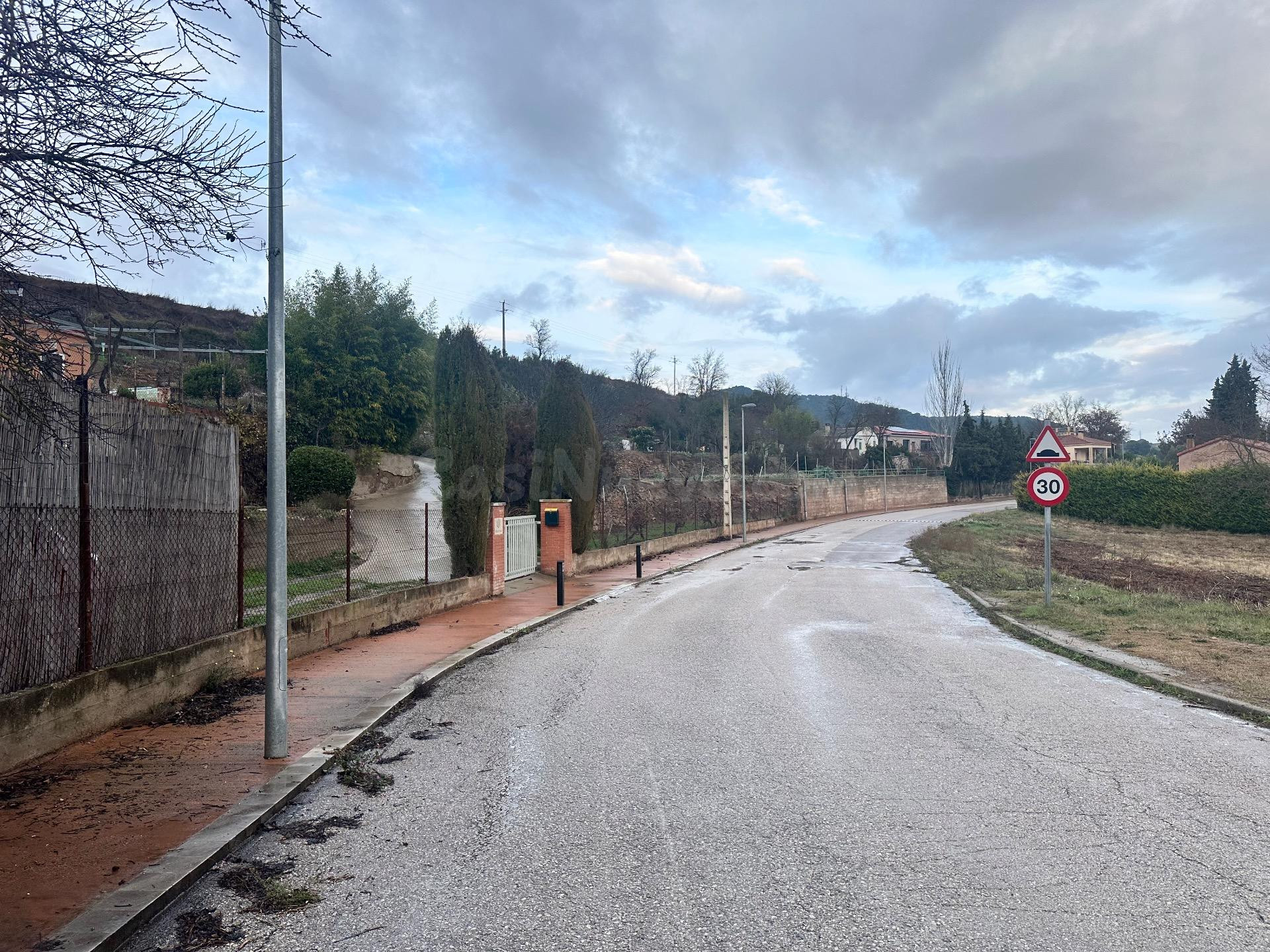 Oportunidad en Aguilar de Segarra: Magnífica parcela de suel - foto 2