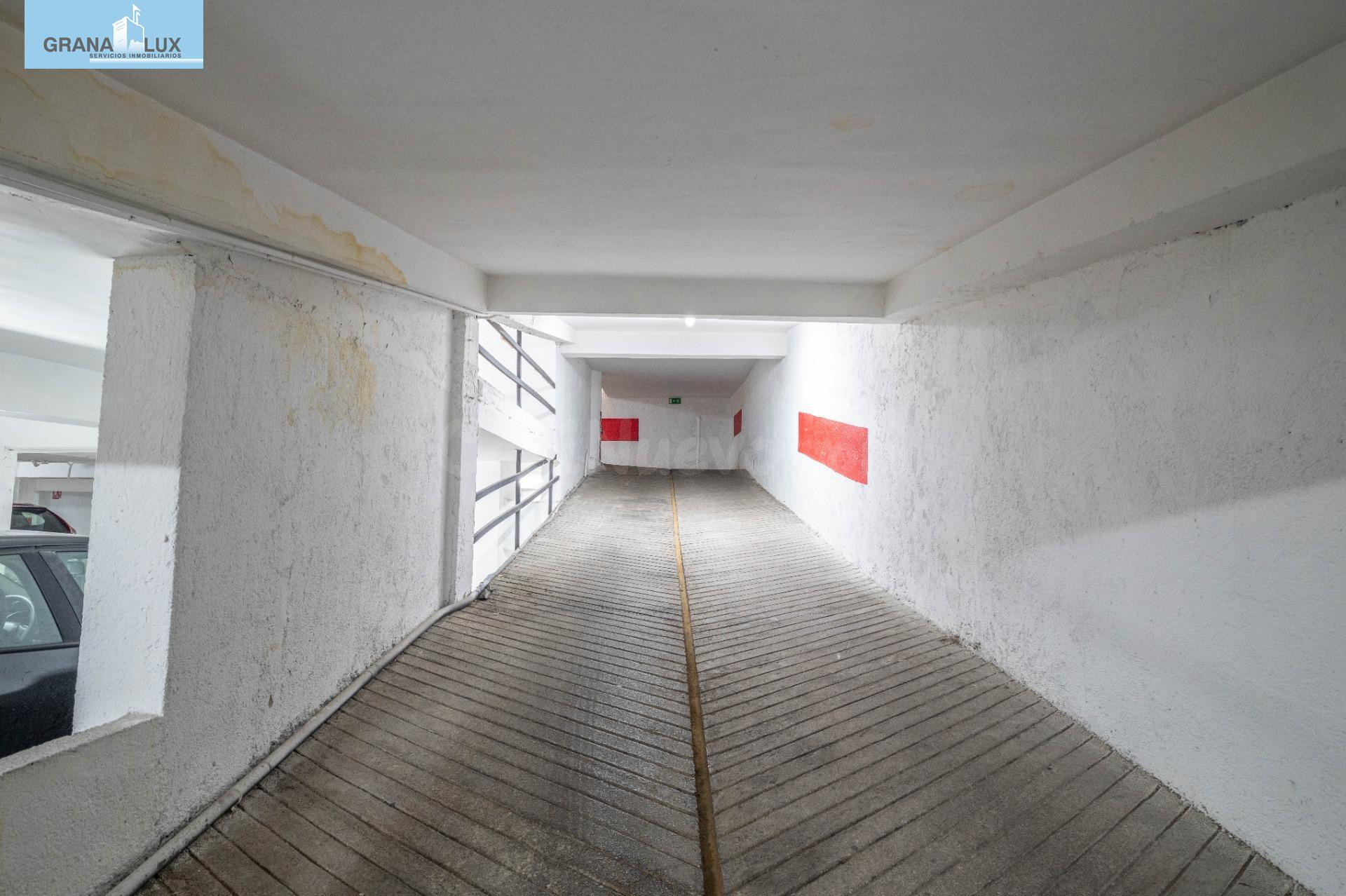 ¡Oportunidad Única! Garaje en el Corazón de Granada por solo - foto 3