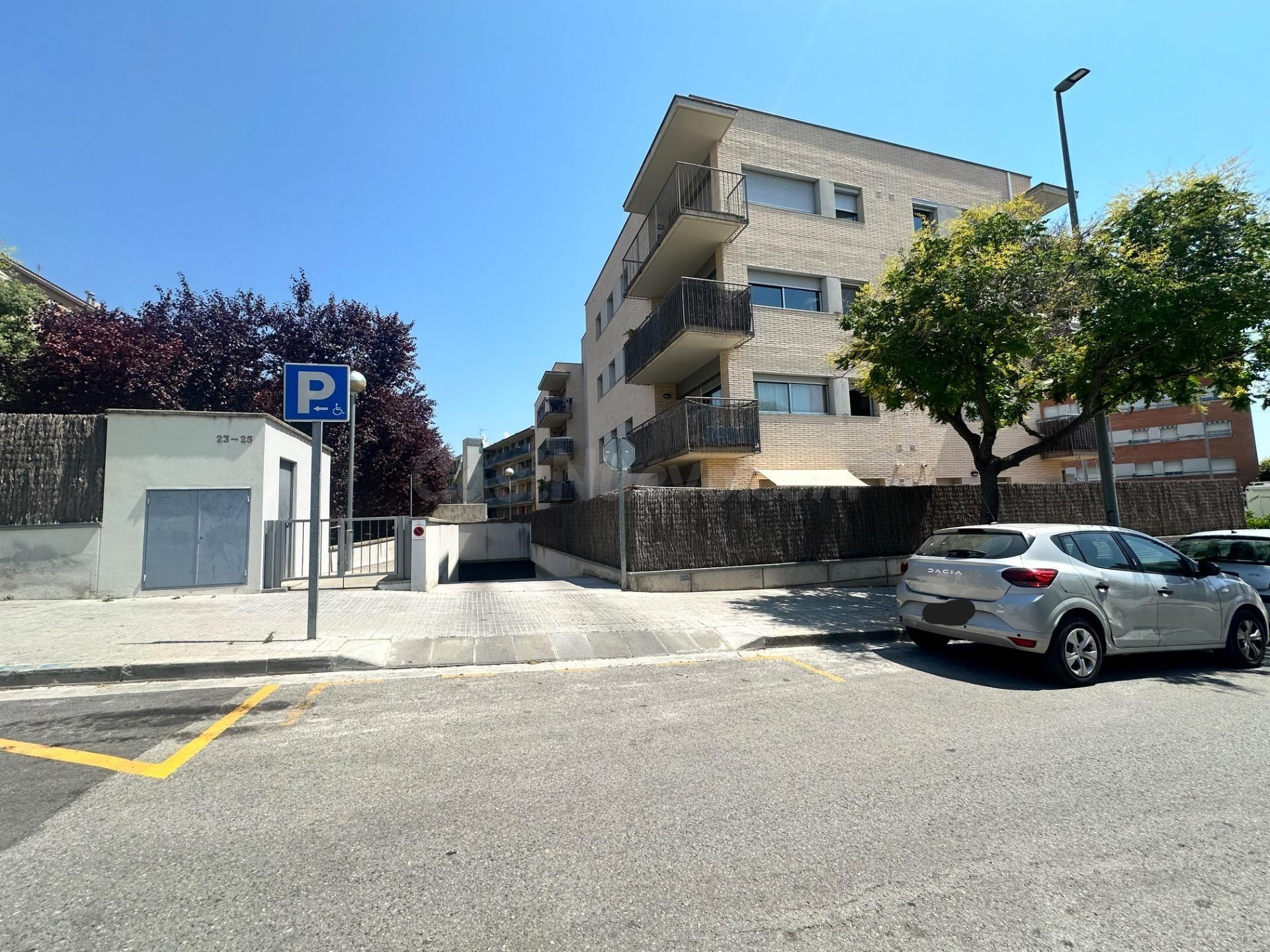 Plaza de aparcamiento XL en la Parada Nova de Manresa - foto 2