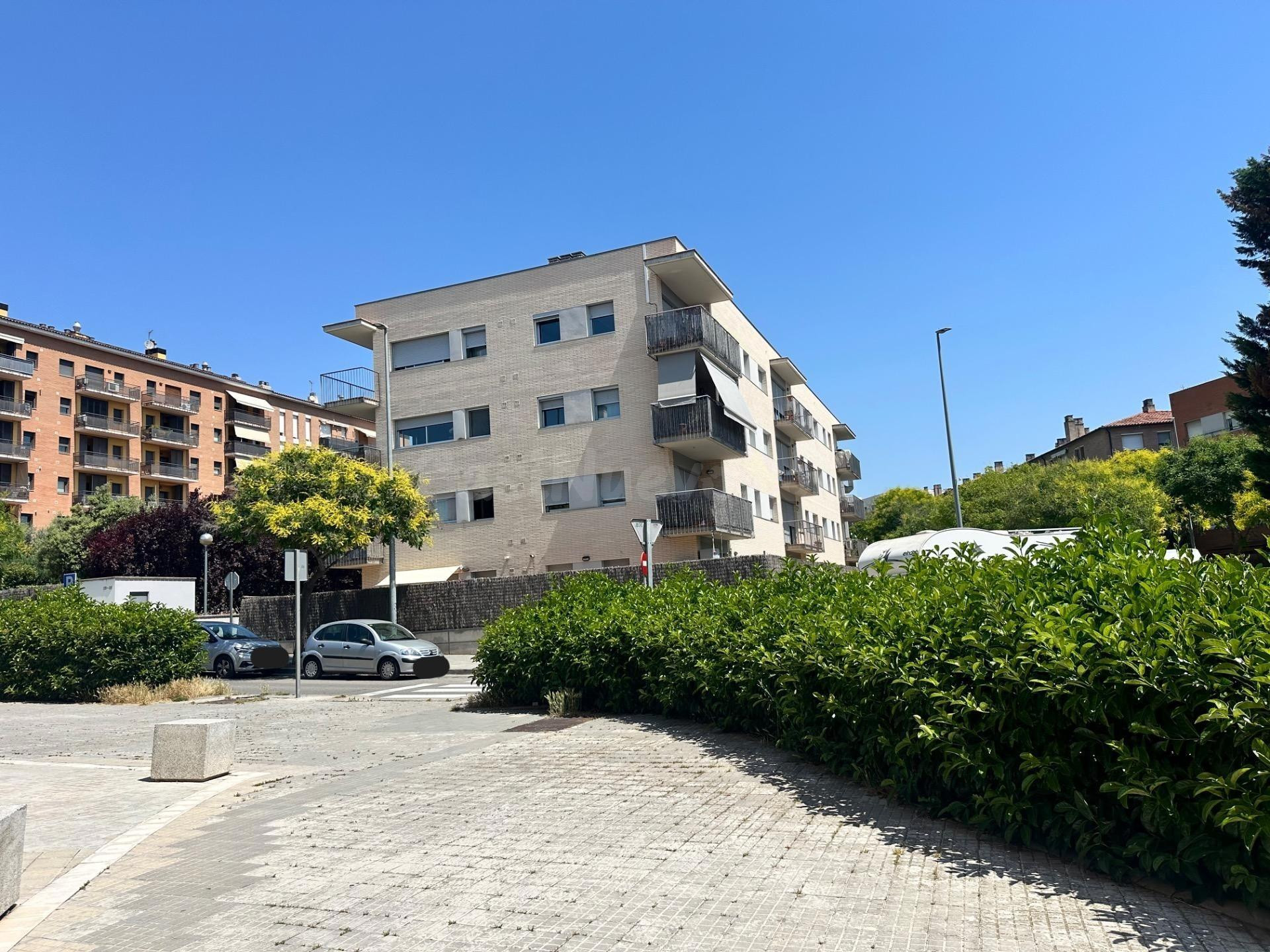 Plaza de aparcamiento XL en la Parada Nova de Manresa - foto 3