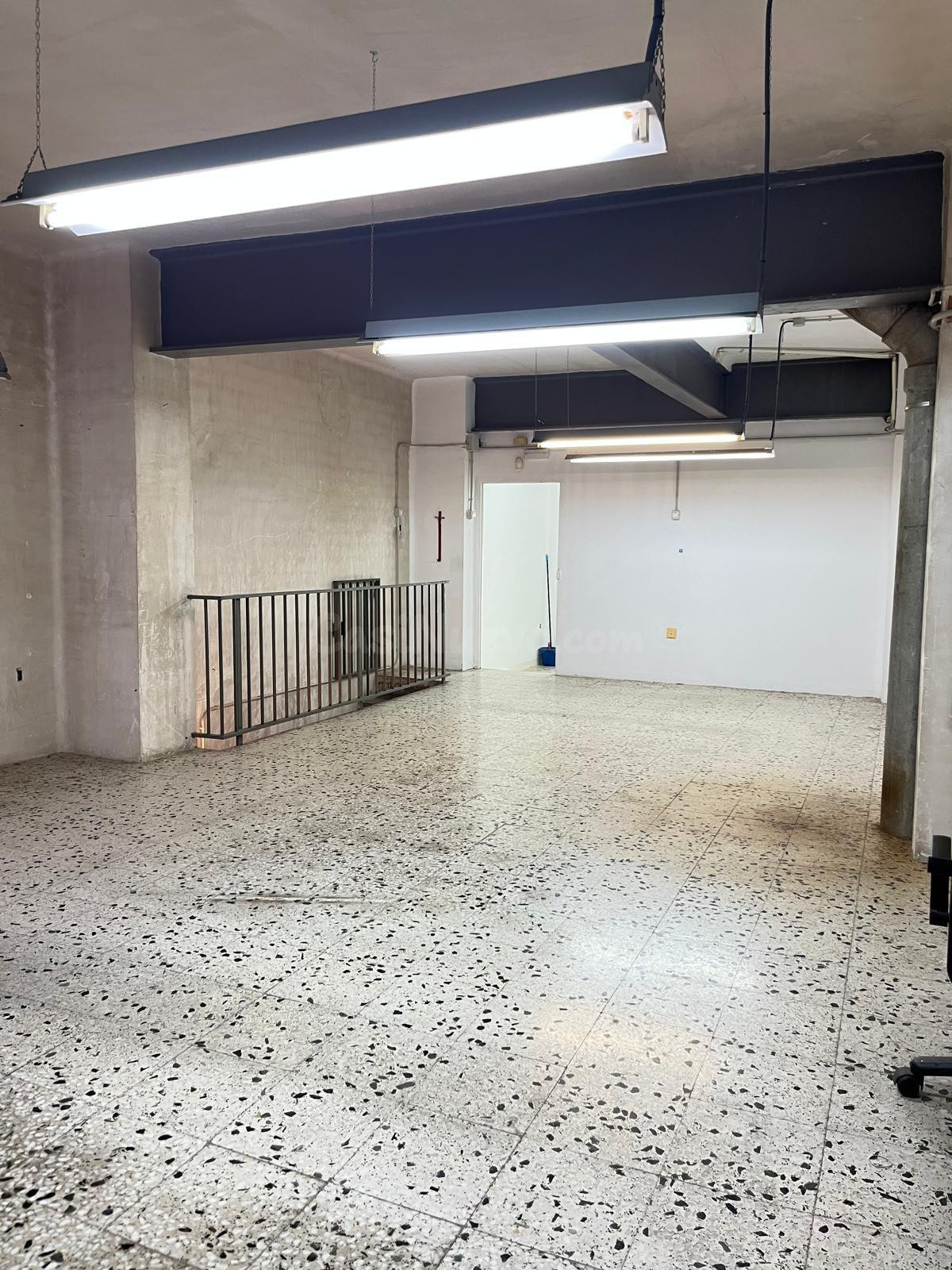 ALQUILER DE LOCAL COMERCIAL EN MANRESA - foto 2