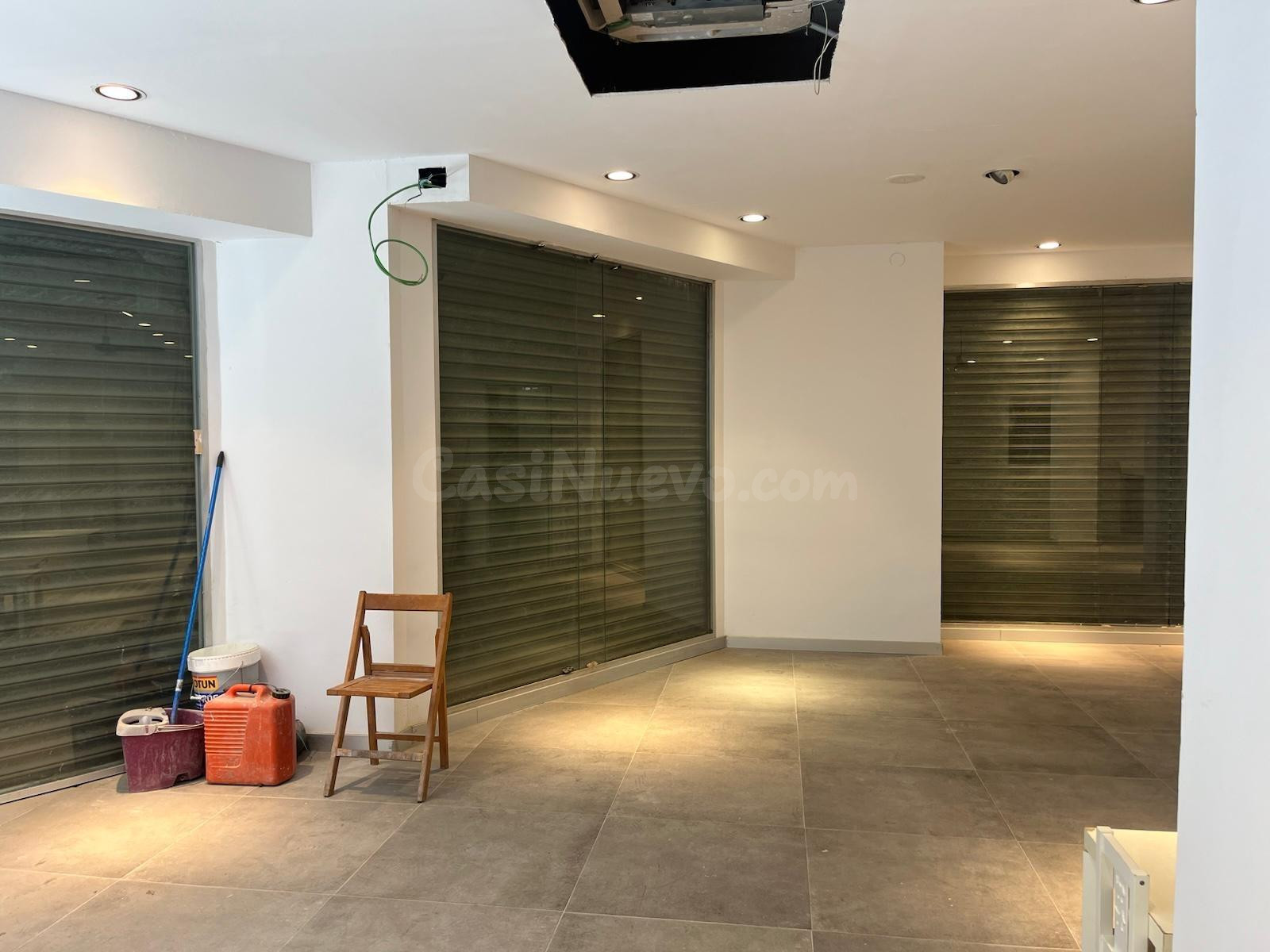 ALQUILER DE AMPLIO LOCAL COMERCIAL ESQUINERO EN MANRESA - foto 5