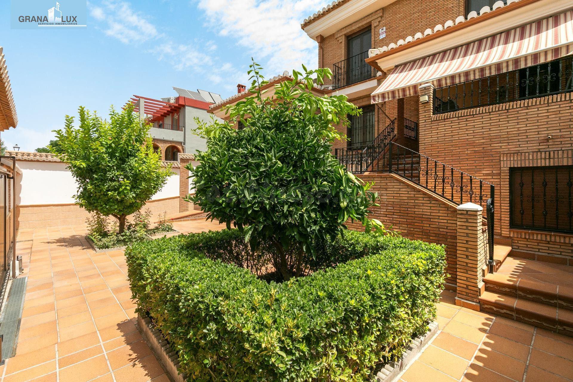 Chalet accesible de gran amplitud, con jardín privado, garaj - foto 3