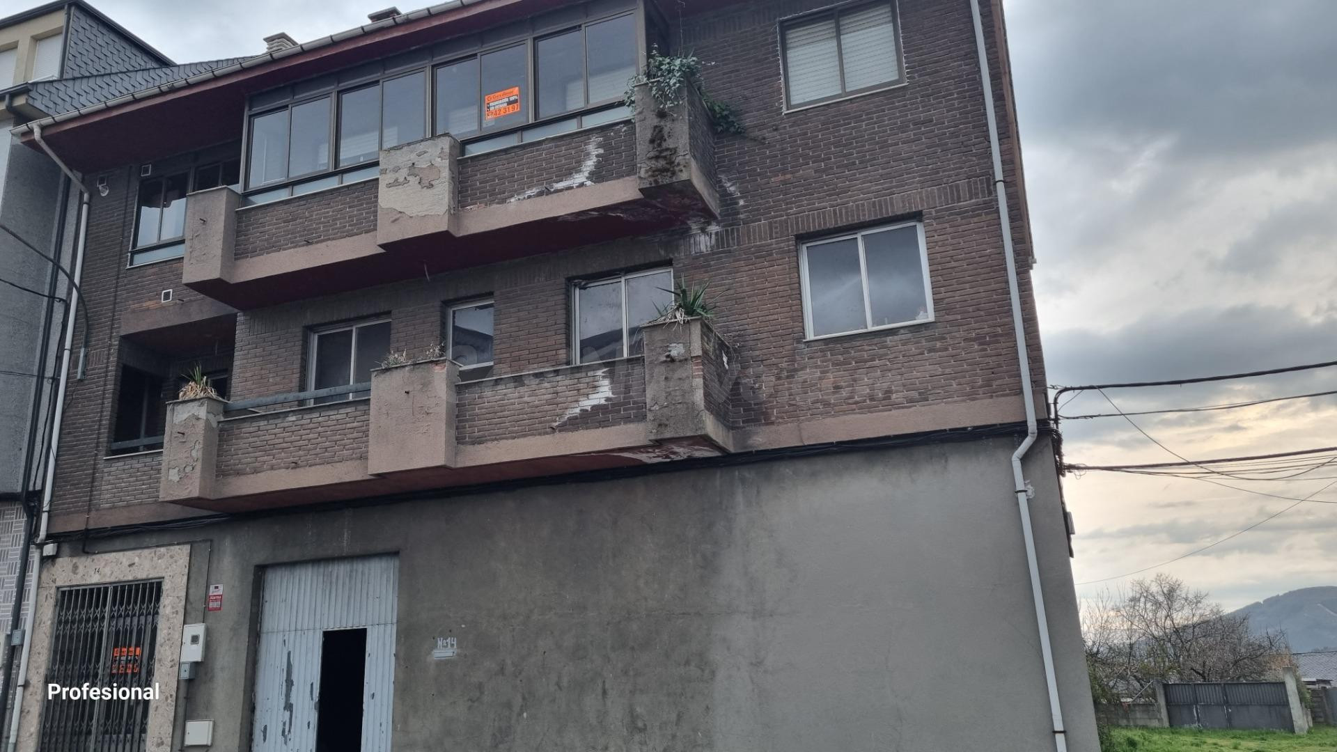 CASA EN FABERO CON GARAJE Y TERRENO - foto 2