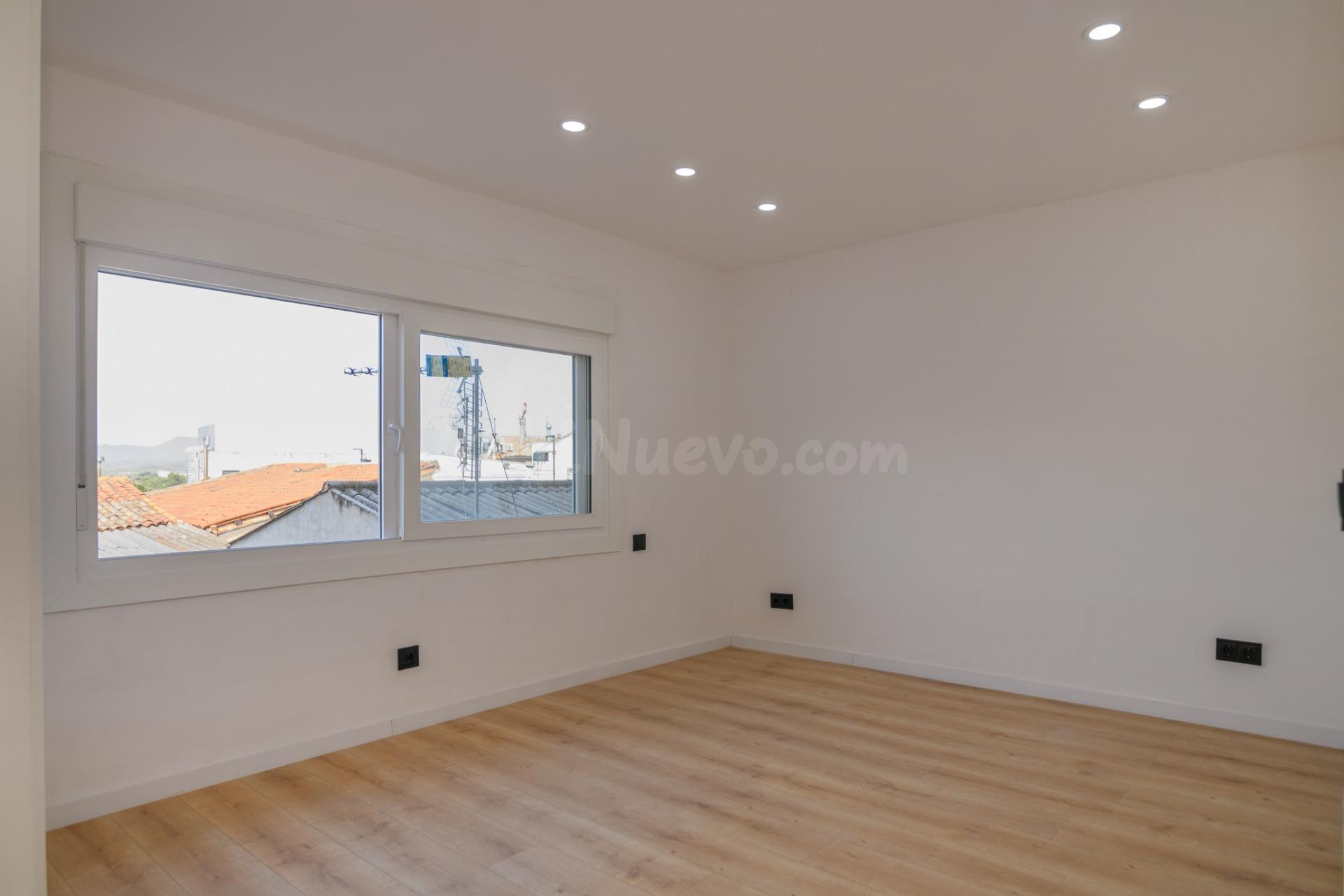 Piso de 3 habitaciones reformado al lado del Colegio Oms i d - foto 2