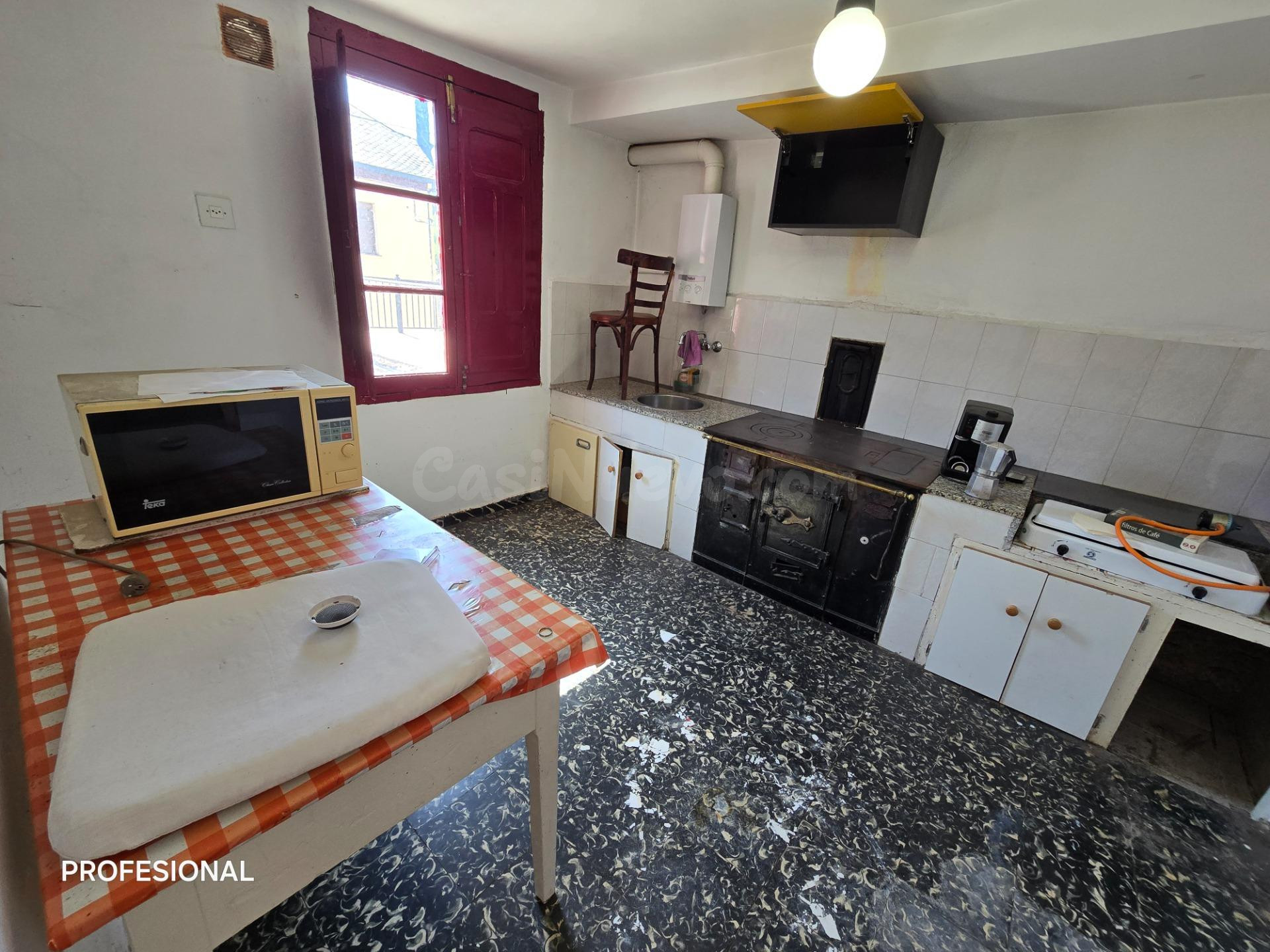 CASA CON AMPLIA TERRAZA EN SAN JUAN DE PALUEZAS