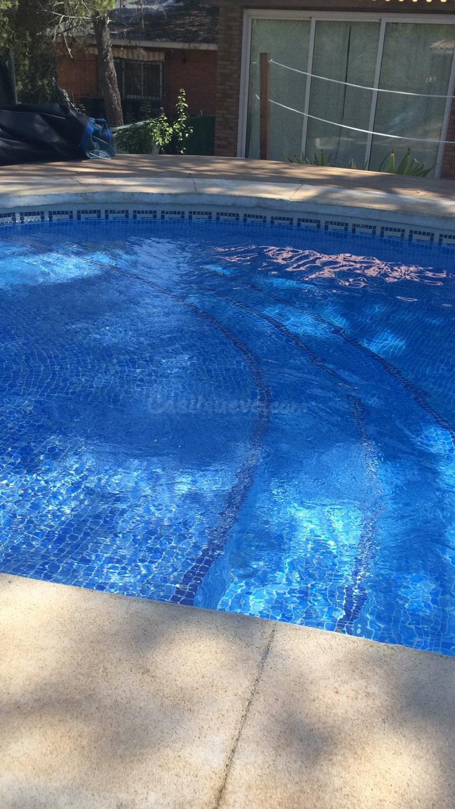 Chalet de una planta con piscina en parcela 990m2 - foto 4