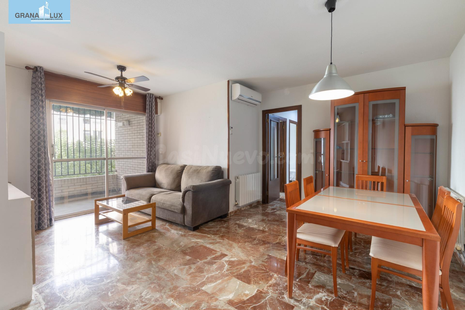 Piso en venta de tres dormitorios dos baños en urbanización  - foto 2