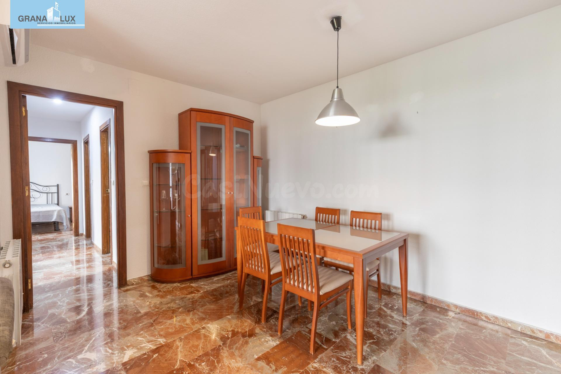Piso en venta de tres dormitorios dos baños en urbanización  - foto 3