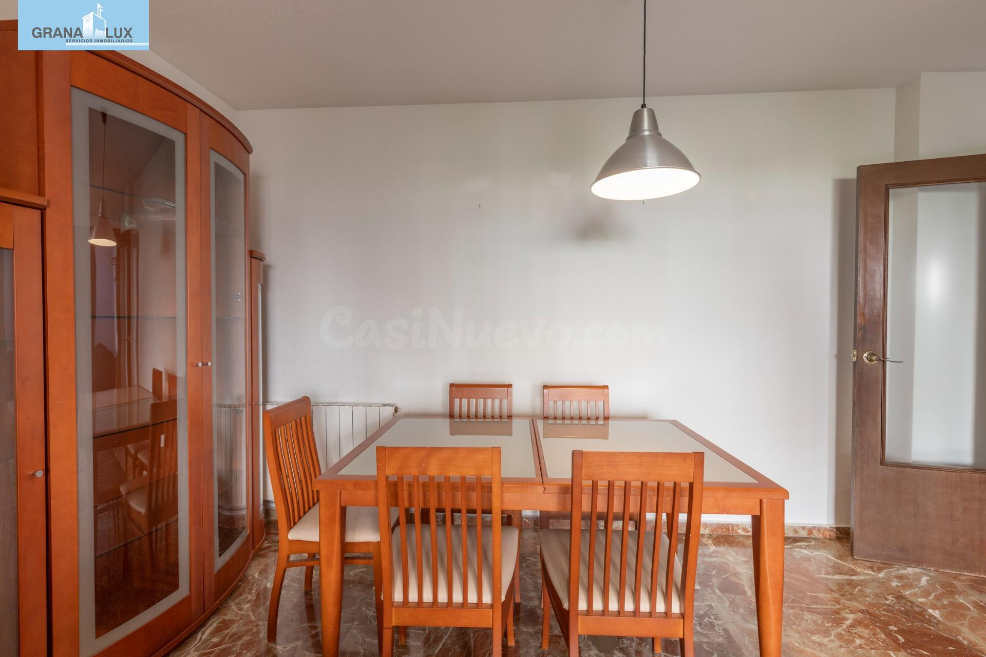 Piso en venta de tres dormitorios dos baños en urbanización  - foto 4