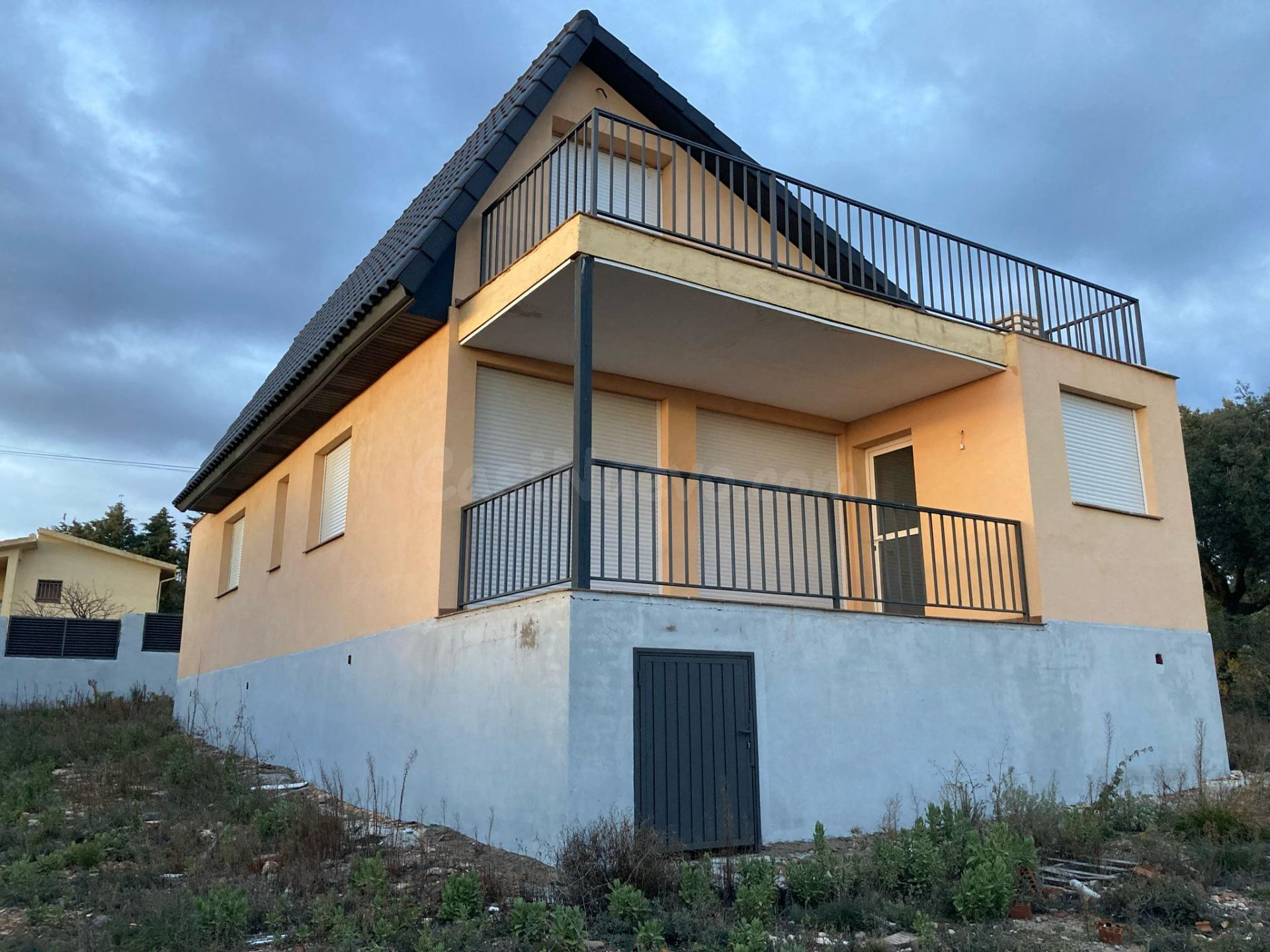 Chalet independiente a estrenar de obra nueva con vistas