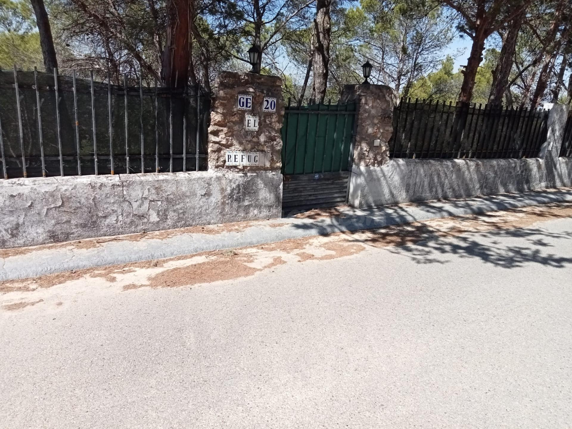 Chalet de dos plantas con piscina en parcela de 1.499 m2 jun - foto 2