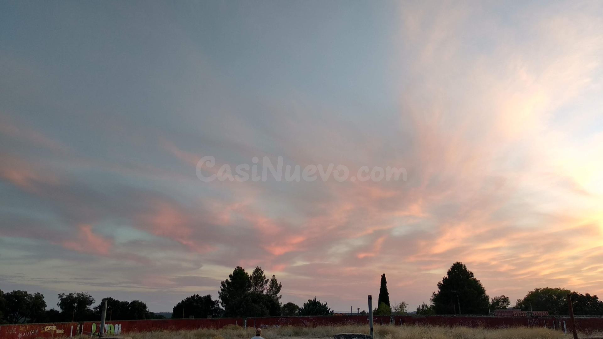 Parcela de 999 m2 vallada, ubicada en buena zona de la urbanización. - foto 2