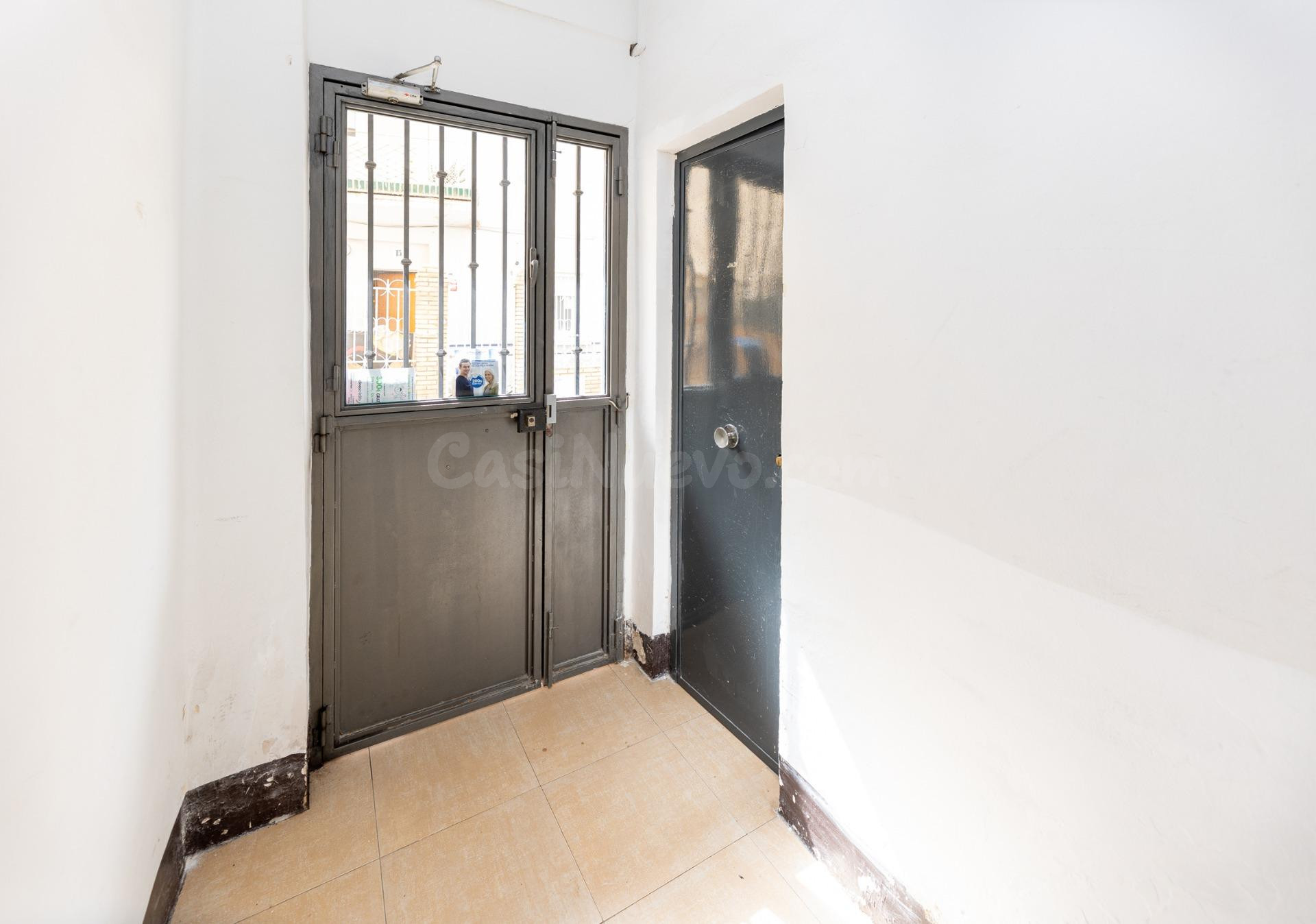 Local Comercial en la Mejor Zona de La Chana - foto 4