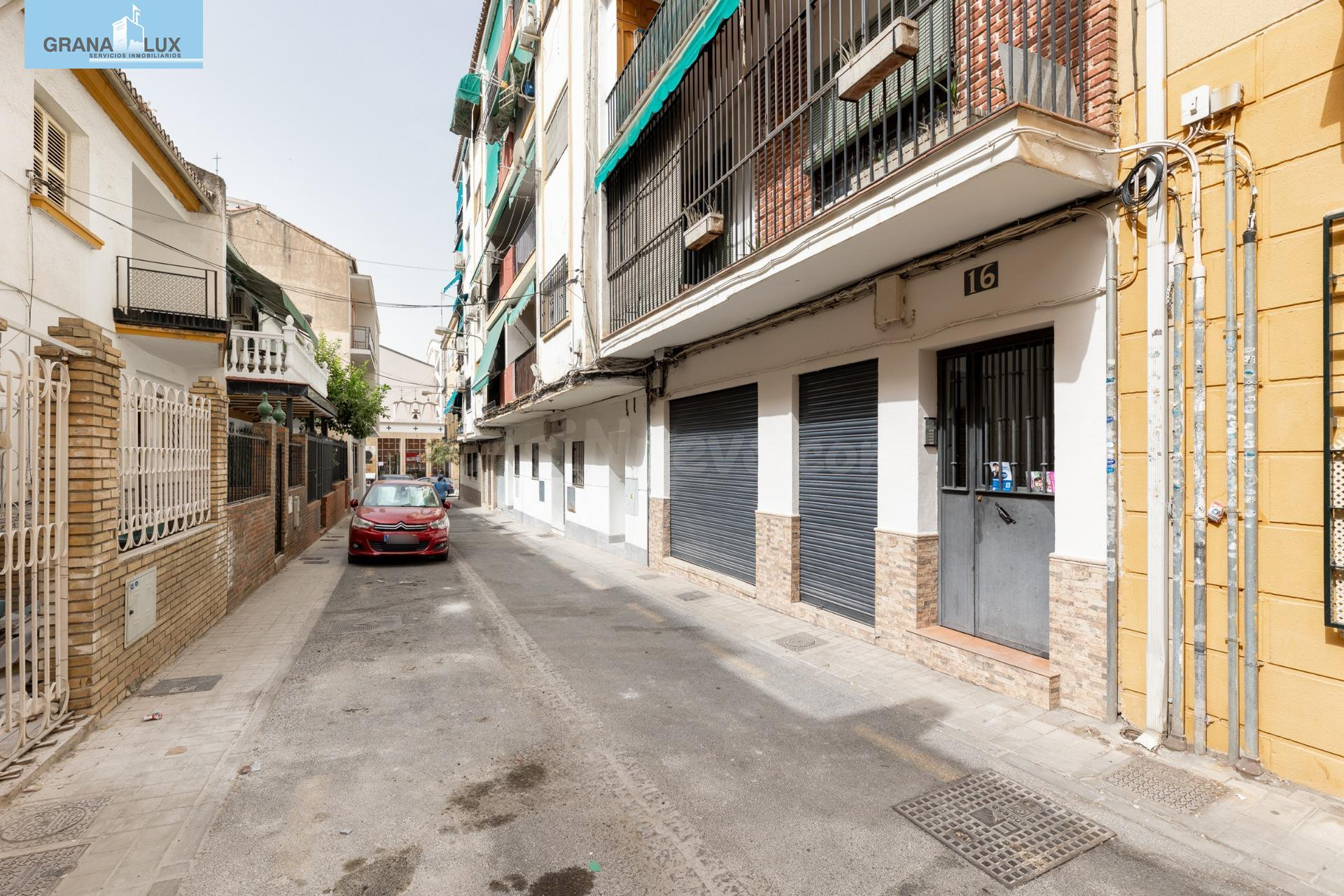 Local Comercial en la Mejor Zona de La Chana - foto 2