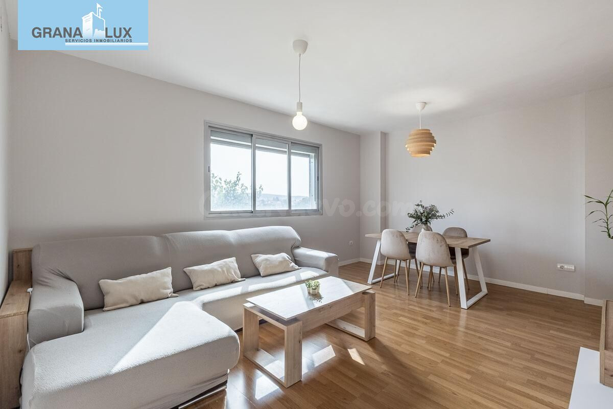 Piso con luz, vistas despejadas y urbanización ideal para fa - foto 3