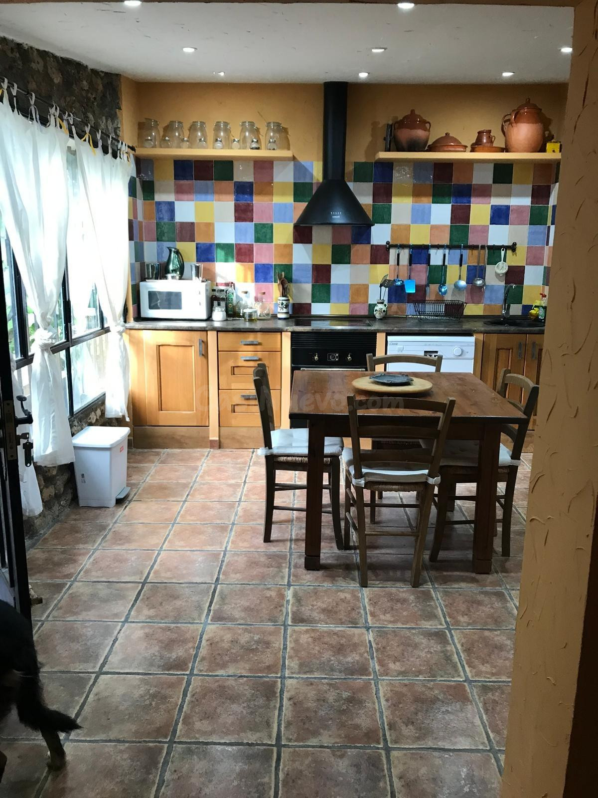 CHALET DE PIEDRA, EN DOS PLANTAS, CON PARCELA DE 5.000M2, CO - foto 2
