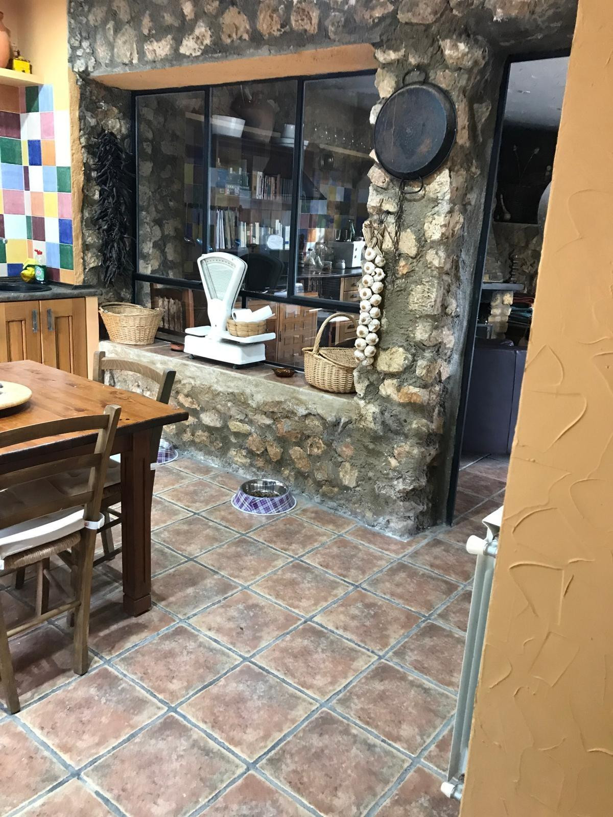 CHALET DE PIEDRA, EN DOS PLANTAS, CON PARCELA DE 5.000M2, CO - foto 3