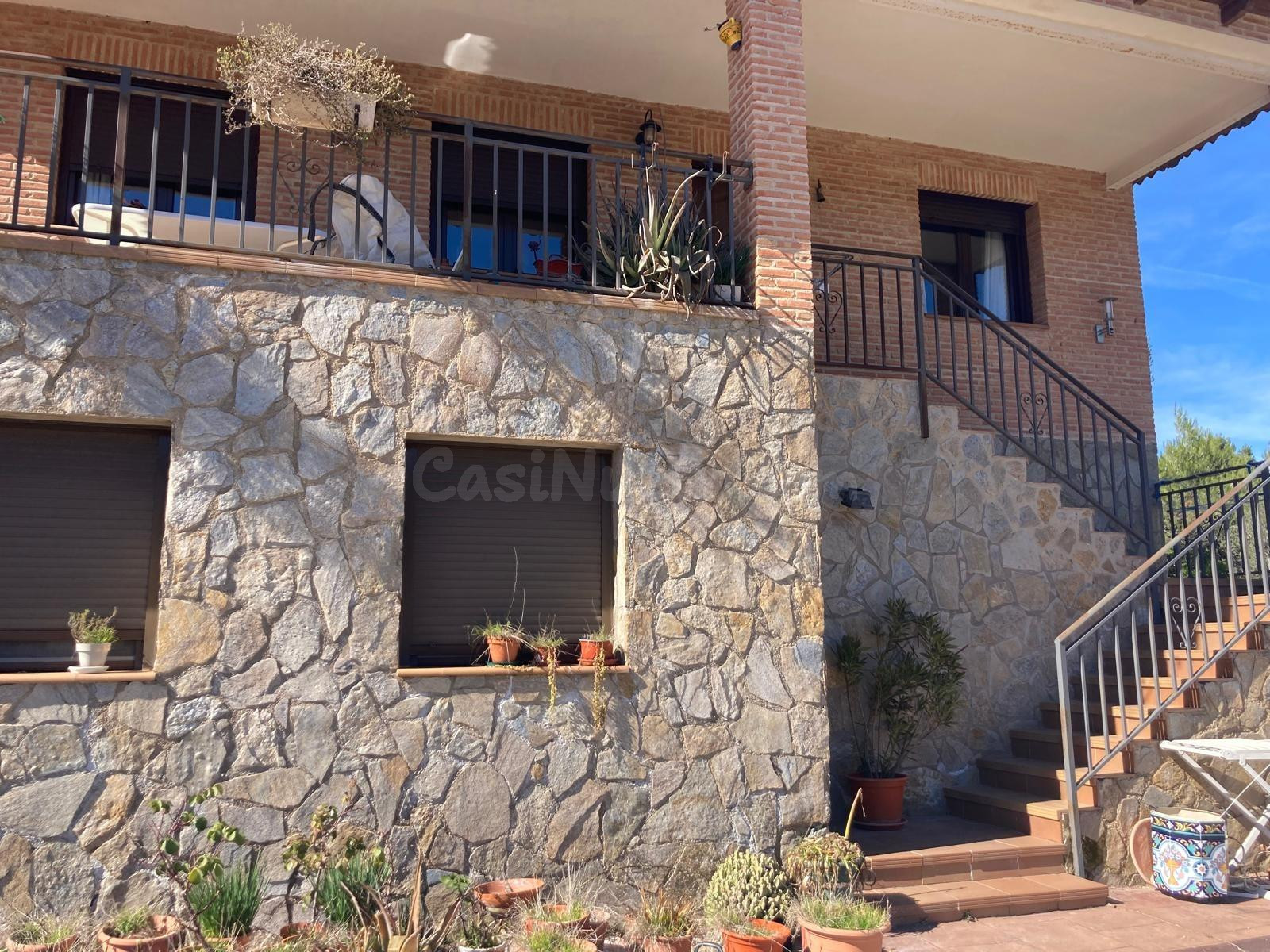 Chalet independiente en amplia parcela de 986 m2