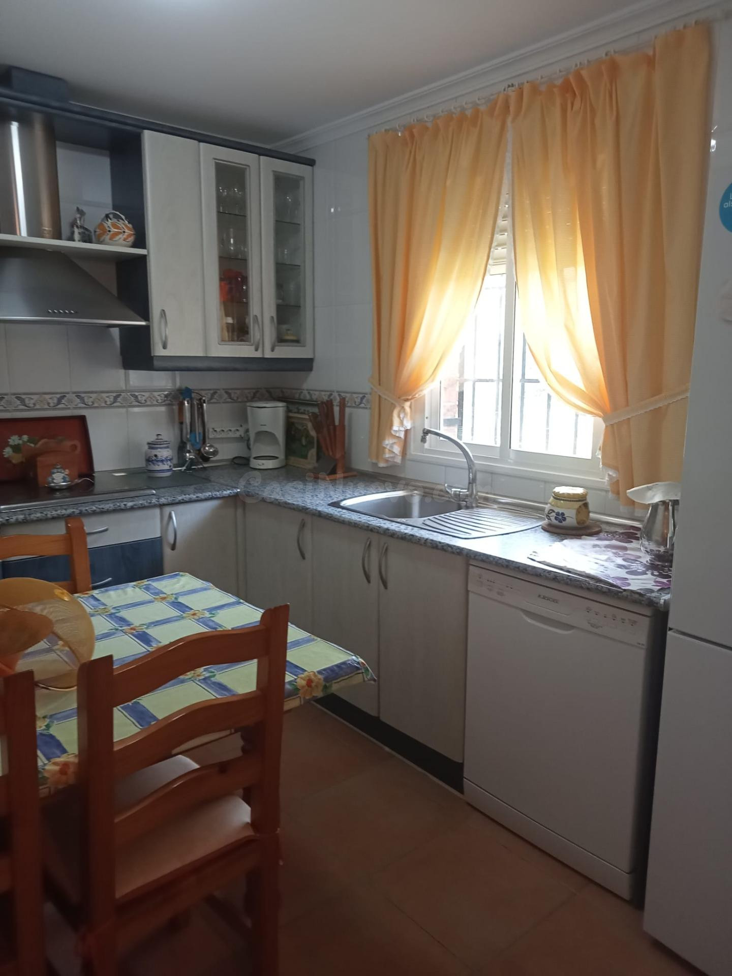 Chalet independiente sobre una parcela llana de 796 m2 - foto 4