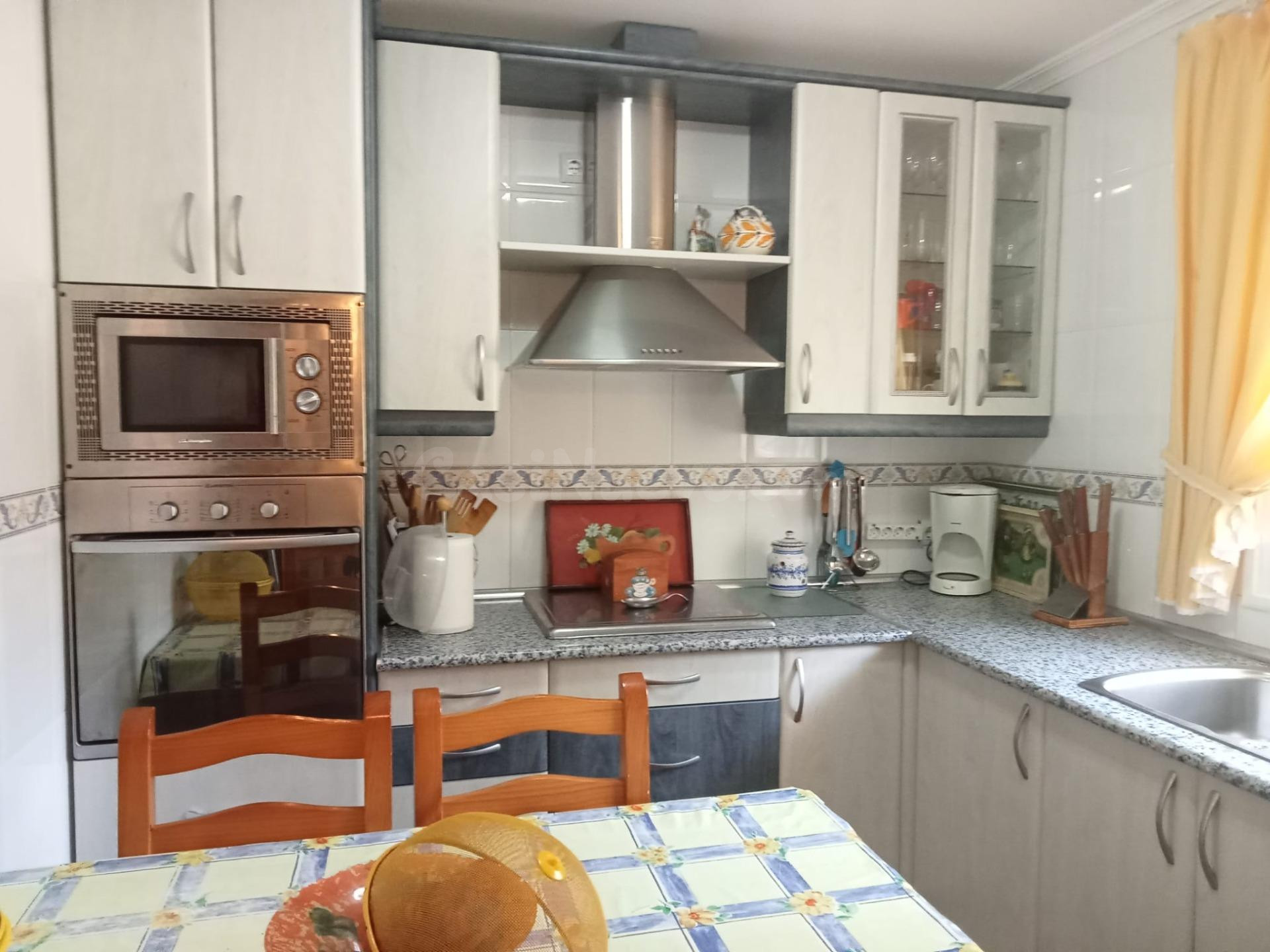 Chalet independiente sobre una parcela llana de 796 m2 - foto 5