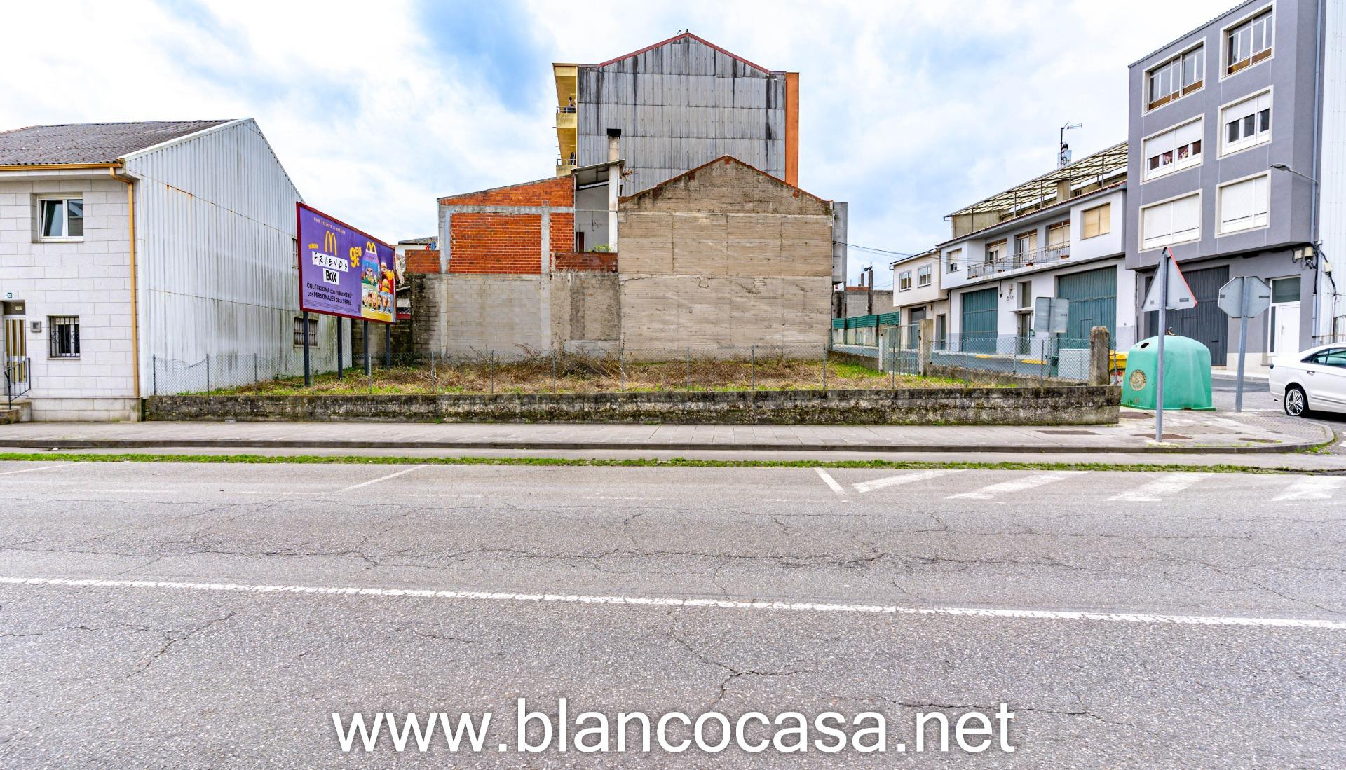 SOLAR en VENTA en AVDA MALPICA (CARBALLO) - foto 2