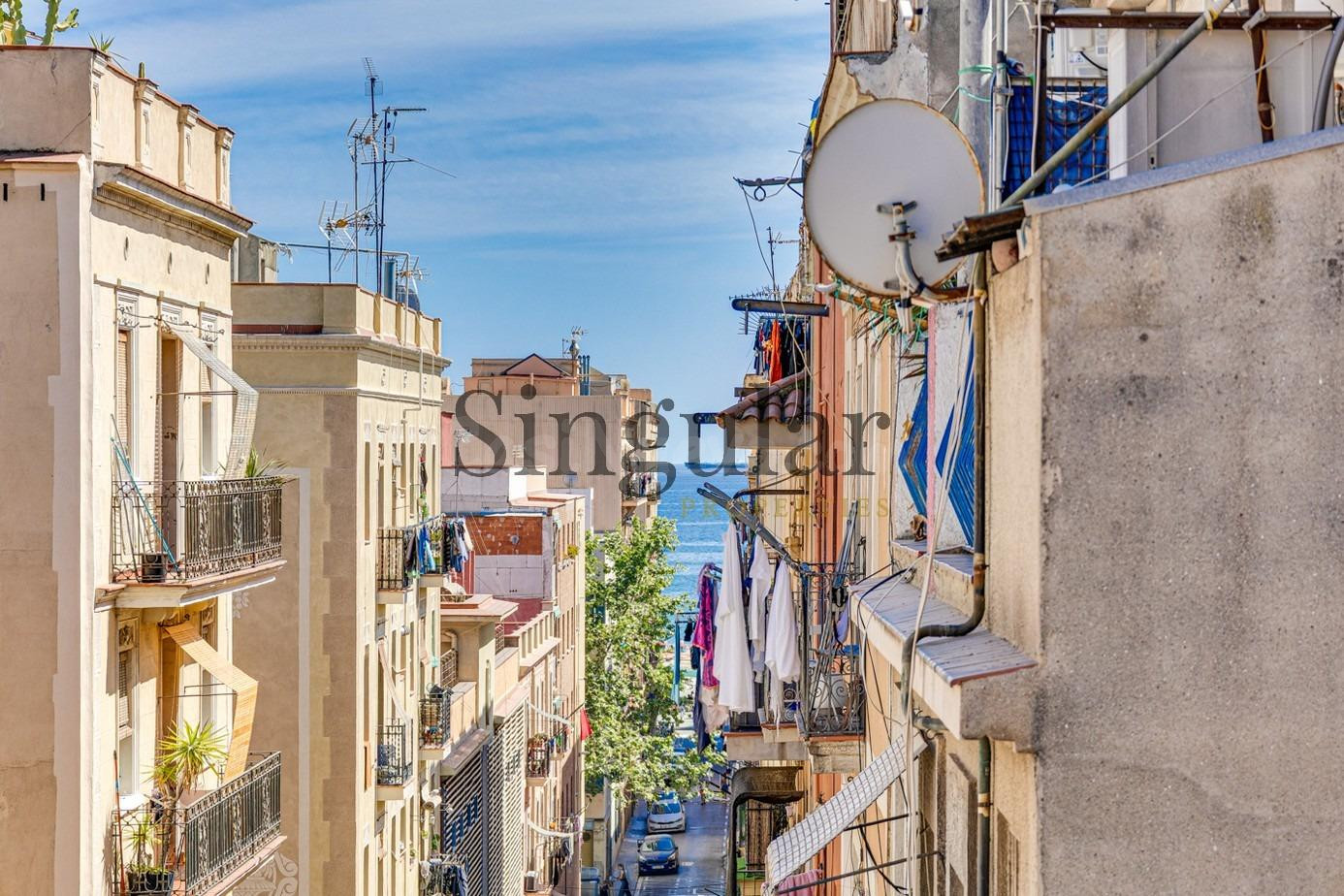 Piso en venta en la Barceloneta - foto 2