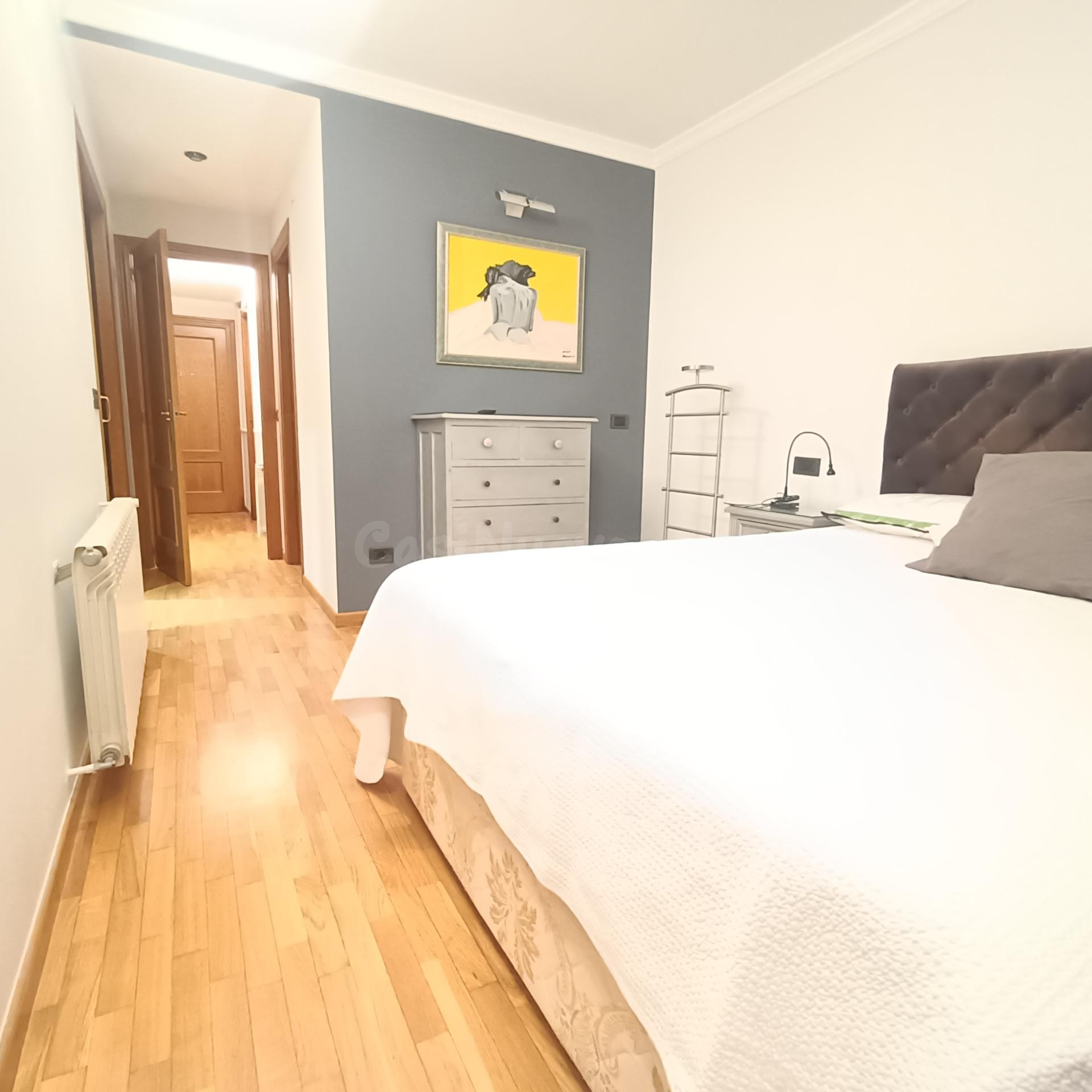 MAGNÍFICO PISO DE TRES DORMITORIOS Y DOS BAÑOS, CON PARKING - foto 2