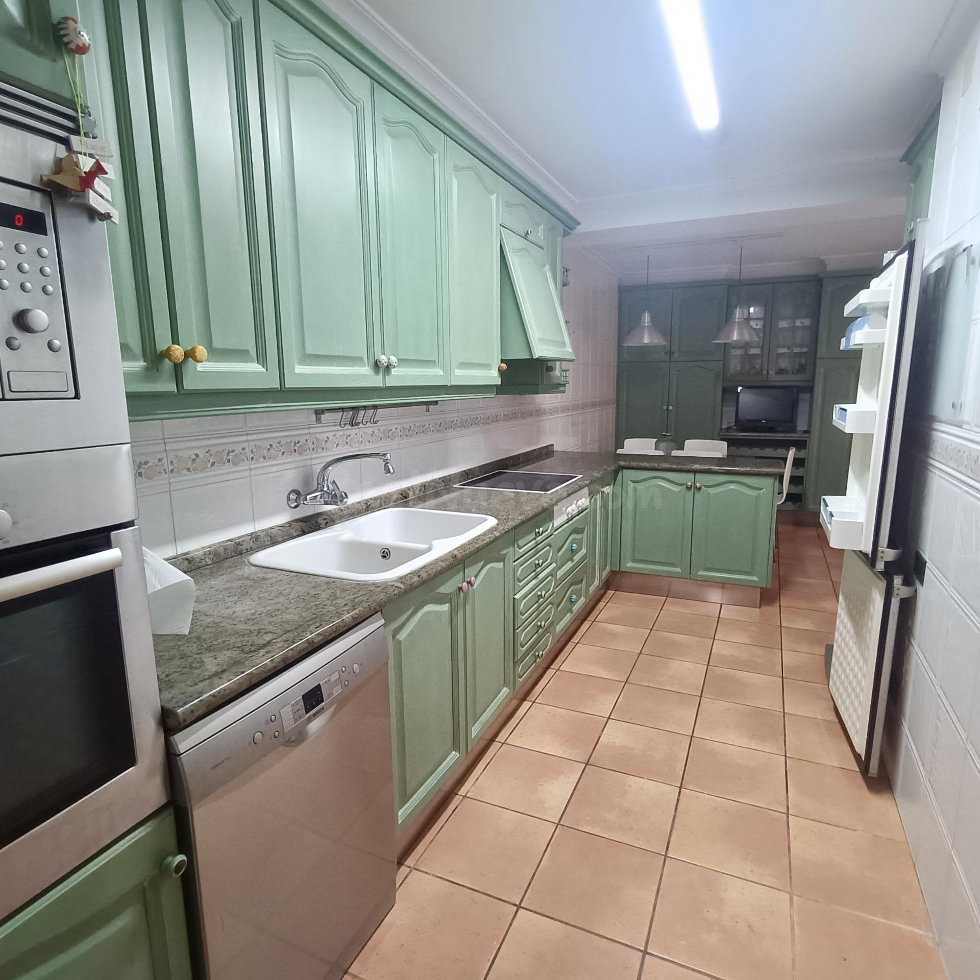 MAGNÍFICO PISO DE TRES DORMITORIOS Y DOS BAÑOS, CON PARKING - foto 4