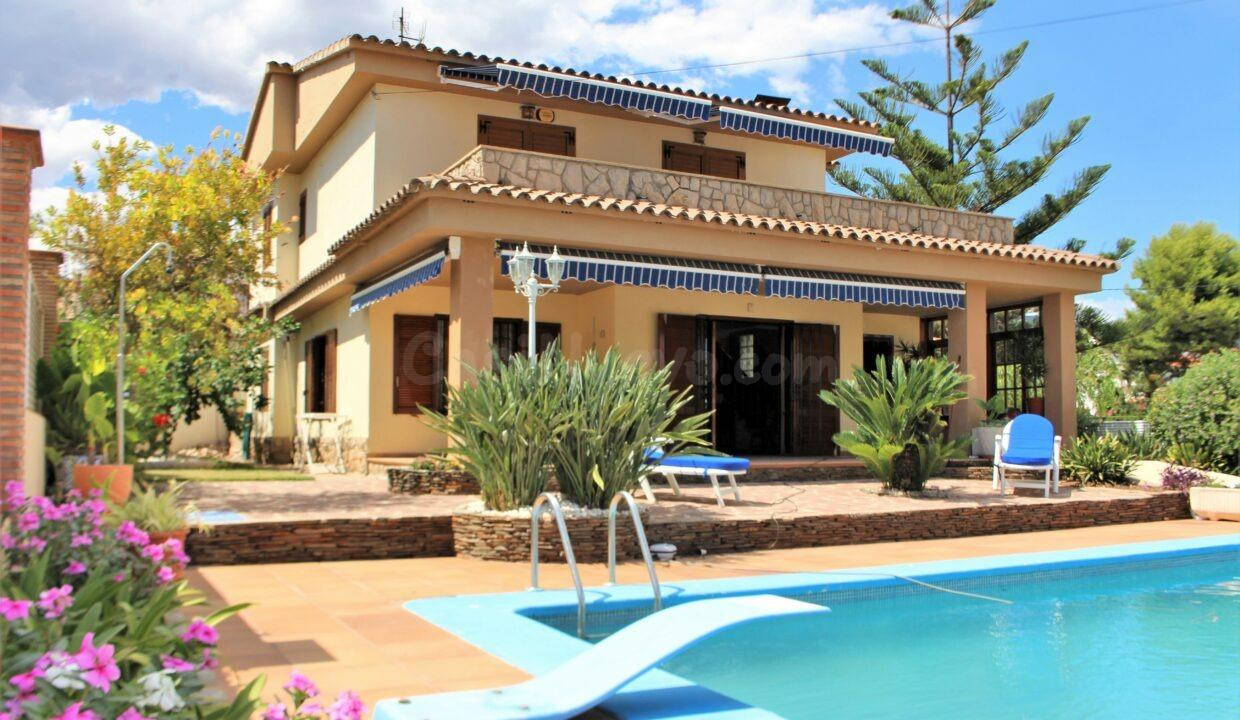 MAGNÍFICA VILLA A CUATRO VIENTOS EN LA EXCLUSIVA ZONA DEL TORREÓN, BENICÀSSIM