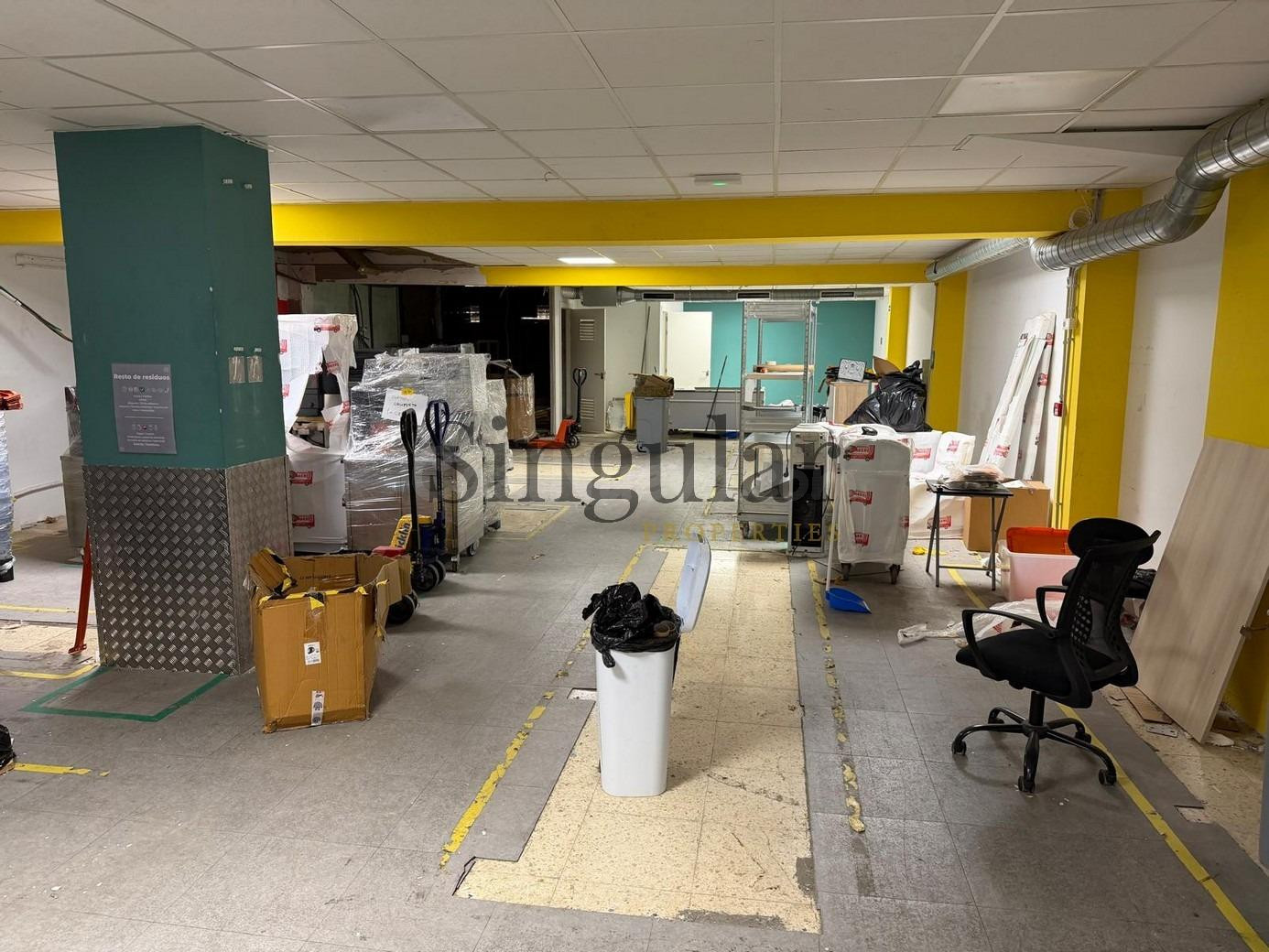 Local comercial junto a la Sagrada Familia en zona de alto t