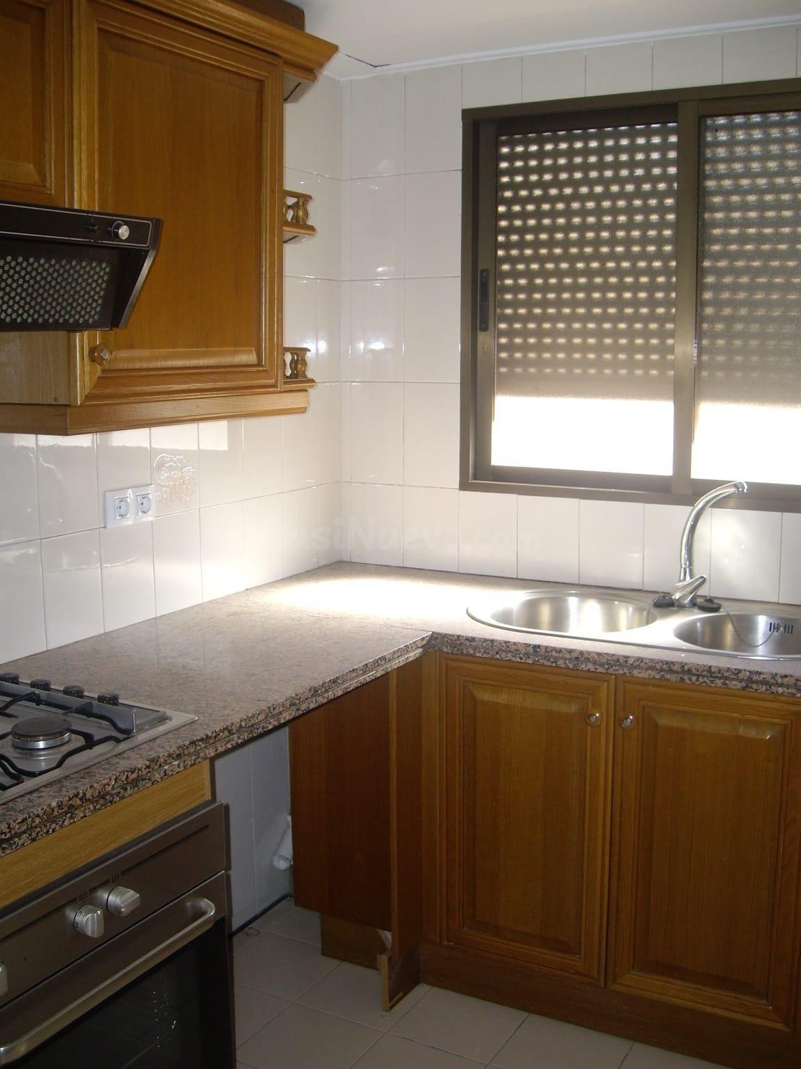 AMPLIO PISO DE CUATRO DORMITORIOS Y DOS BAÑOS CON DOS PLAZAS PARKING