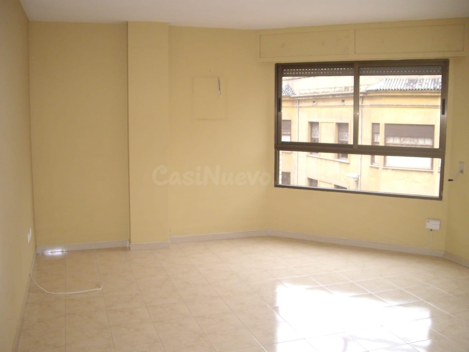 AMPLIO PISO DE CUATRO DORMITORIOS Y DOS BAÑOS CON DOS PLAZAS - foto 4
