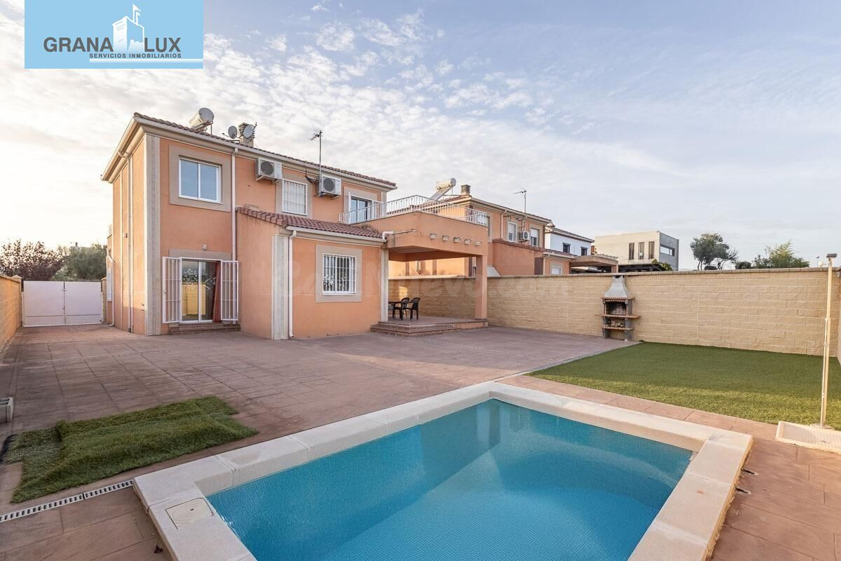 FANTÁSTICA CASA EN URBANIZACIÓN LOS CORTIJOS