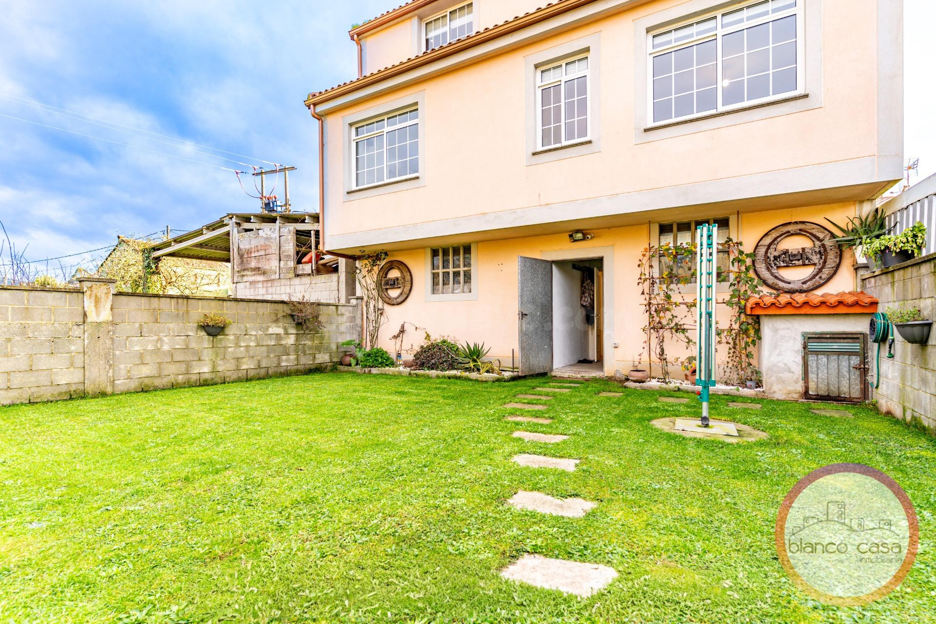 ¡CASA para ENTRA a VIVIR con TERRENO en Ardaña (Carballo) po - foto 2