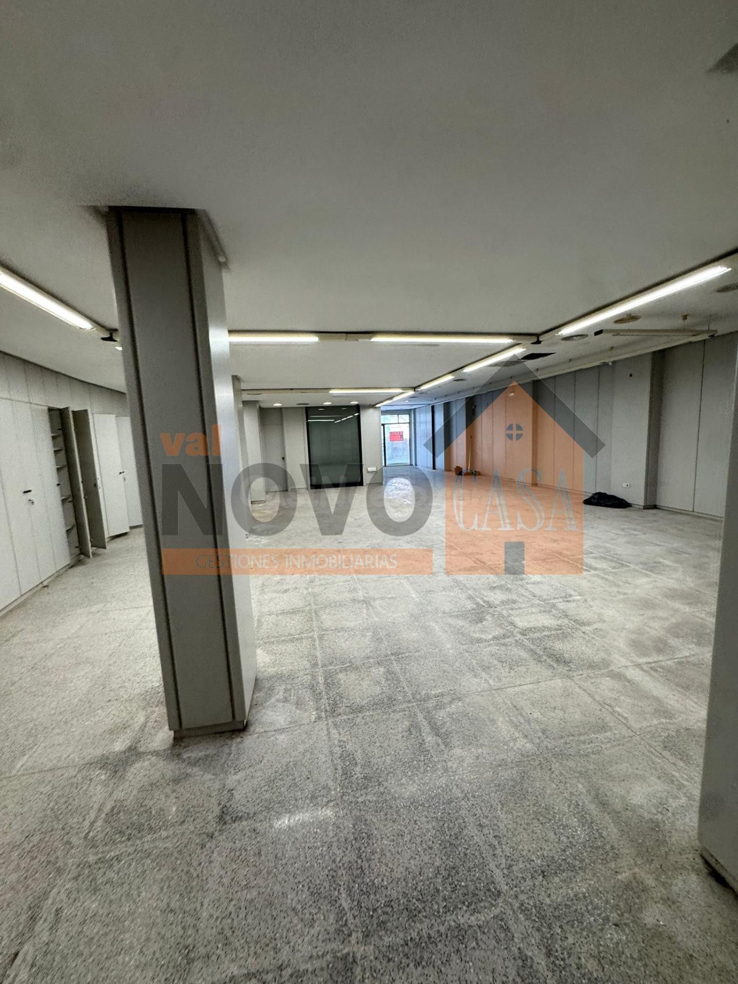 Local comercial 3 habitaciones 222m² en alquiler - Comunidad
