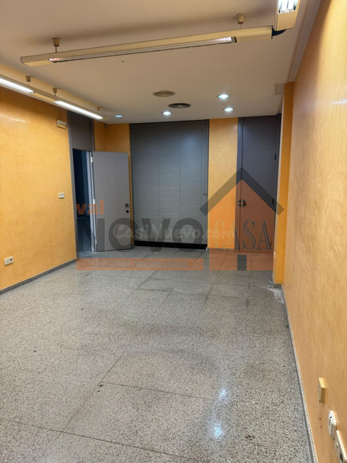 Local comercial 3 habitaciones 222m² en alquiler - Comunidad - foto 3