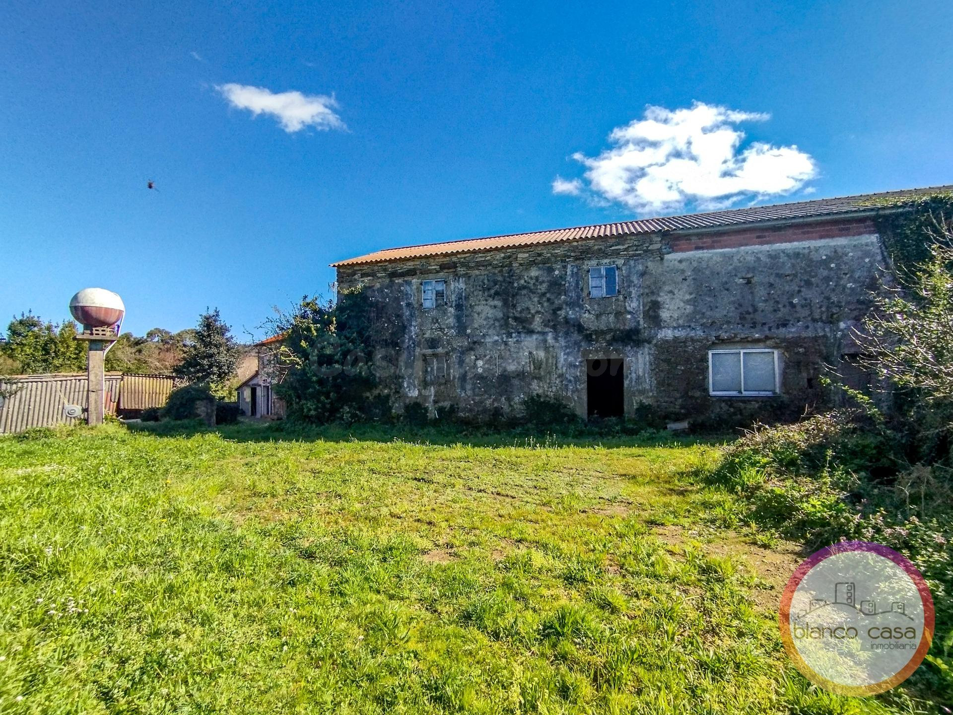 CASA para REFORMAR + TERRENO  POR 76.900 €  en LARACHA (A Coruña)